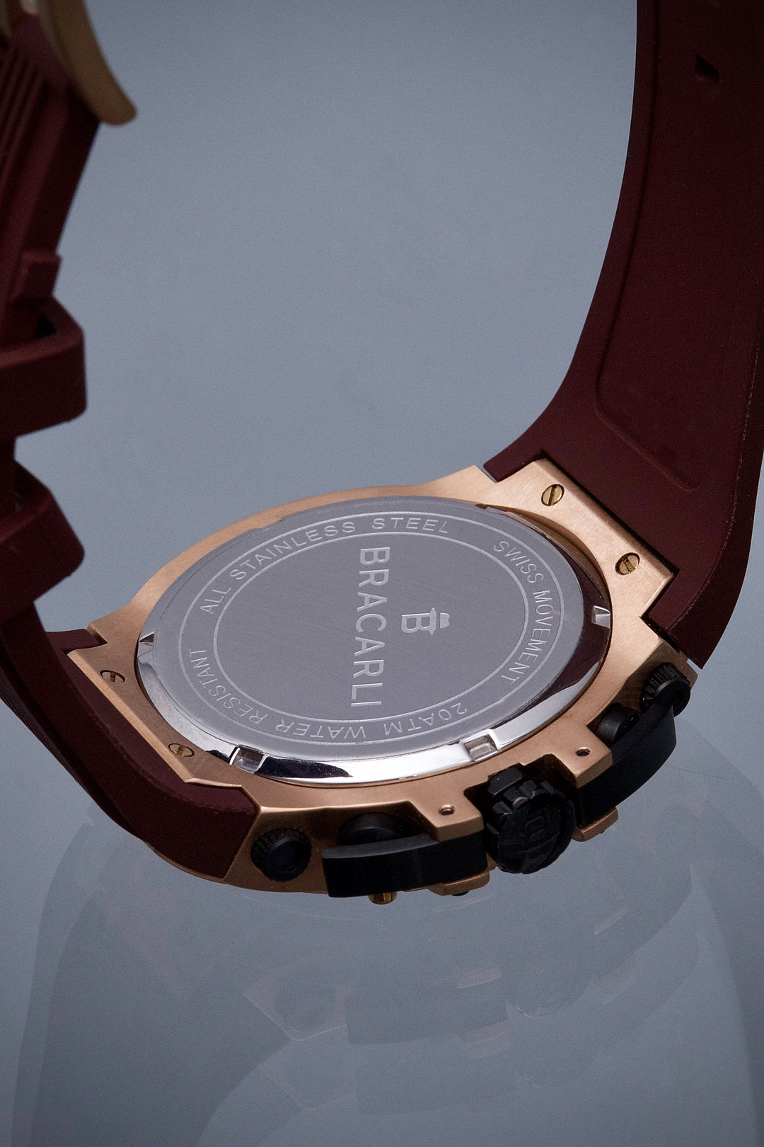 Reloj Bracarli Metal I. Oro Rosado con 76pts Diamante negro y 14pts Diamante Blanco, Caja Rosa, Fondo Negro — Oro rosado