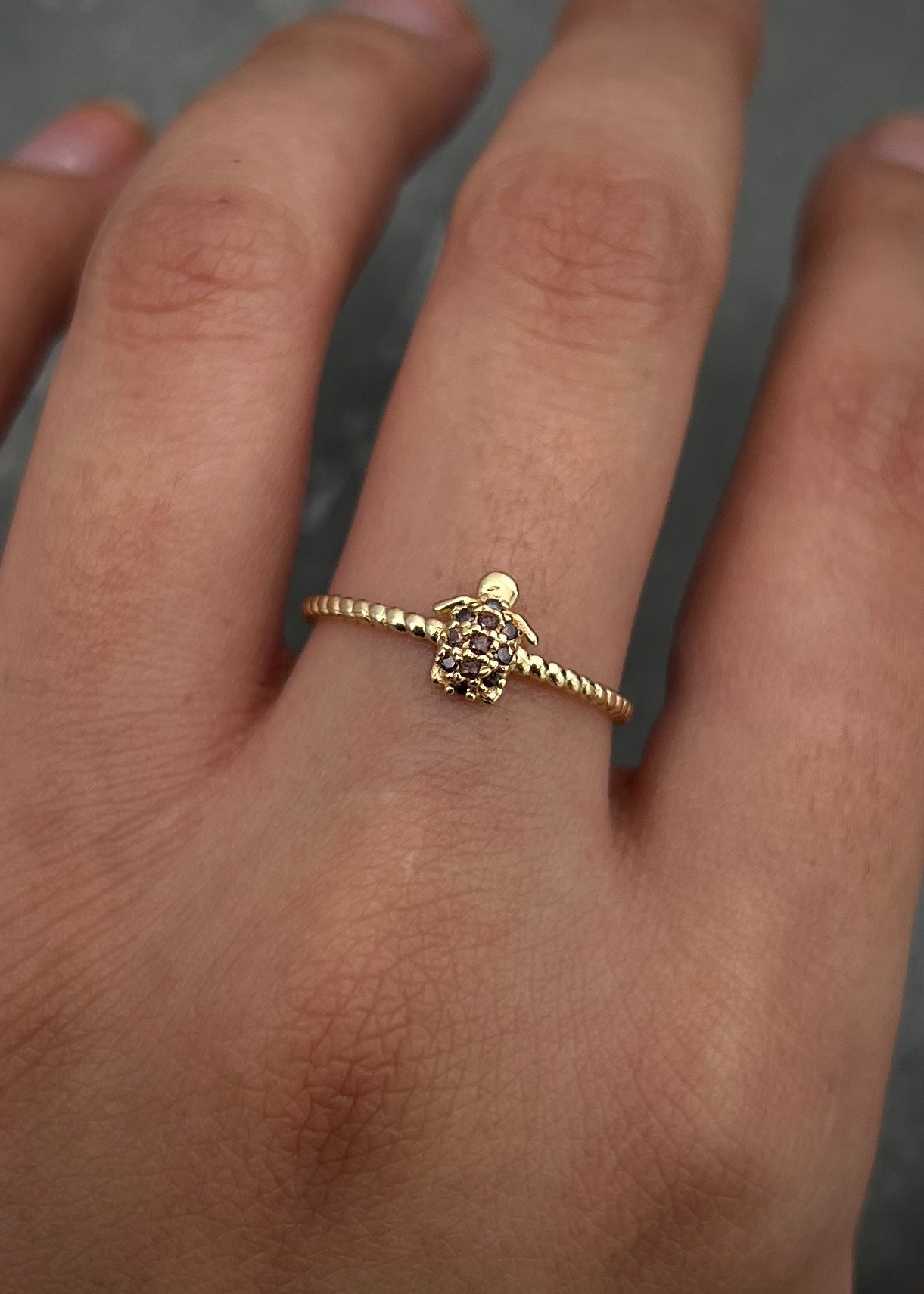 Anillo tortuga con swarovski cafe 1.2gr / TALLA 7 / Oro Amarillo Nac P