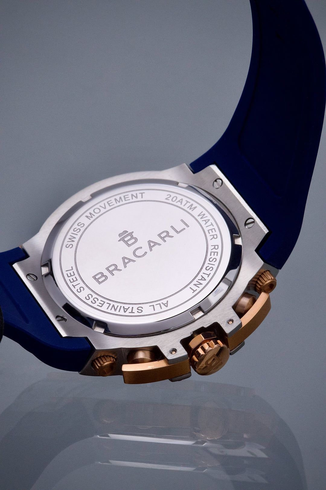 Reloj Bracarli Metal I. Caja blanca y rosa, fondo azul, y correa Azul