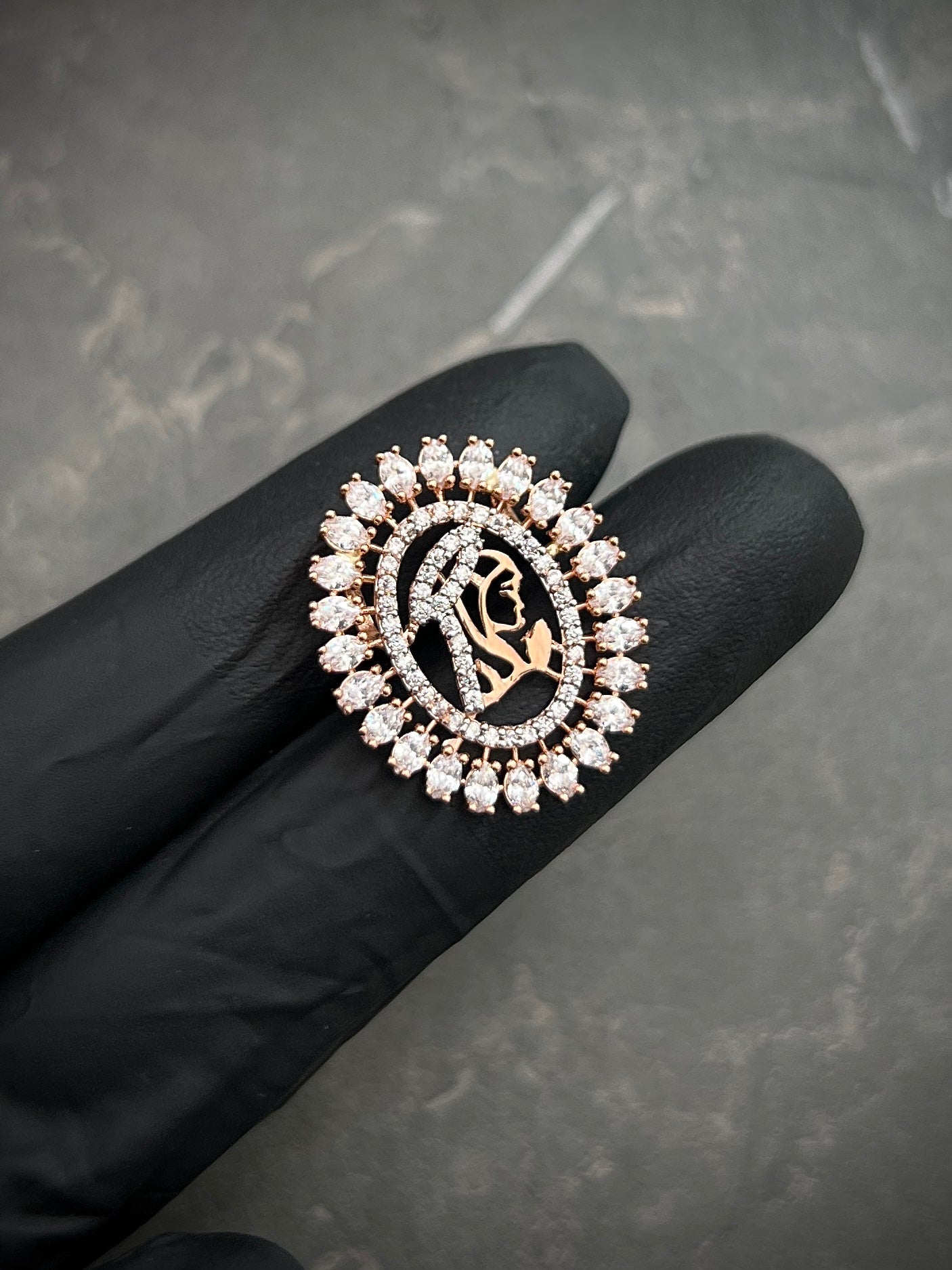 Dije virgen maria con swarovski blanco 2.9gr / 2.7cm / Oro Rosado Nac M