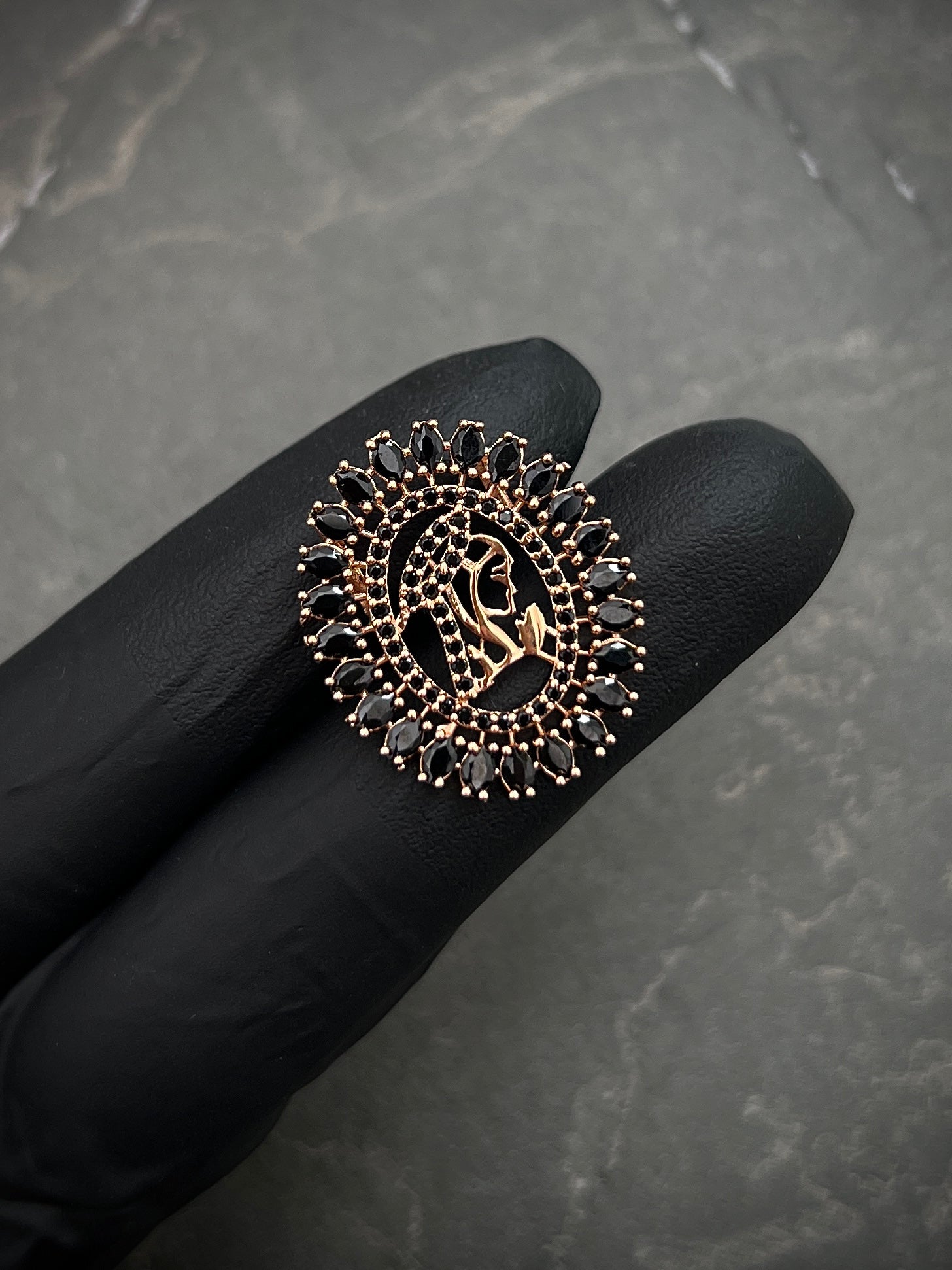 Dije virgen Maria con swarovski negro 2.7gr / 2.7cm / Oro Rosado Nac M