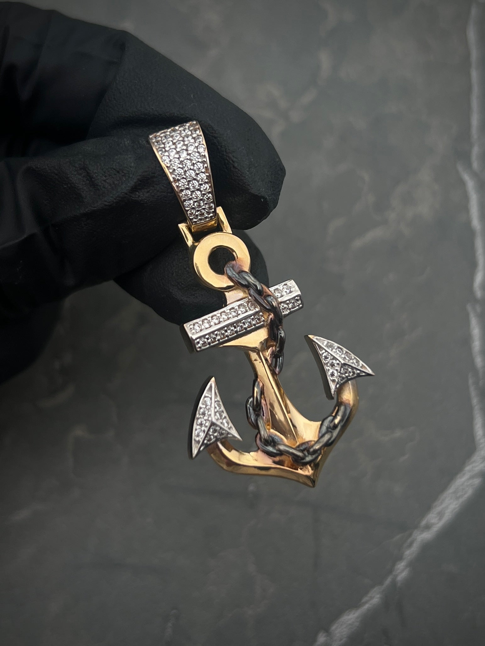 Dije ANCLA Con SWarovski Blanco 7.7gr / Largo 4.5cm / Oro Amarillo Nac P