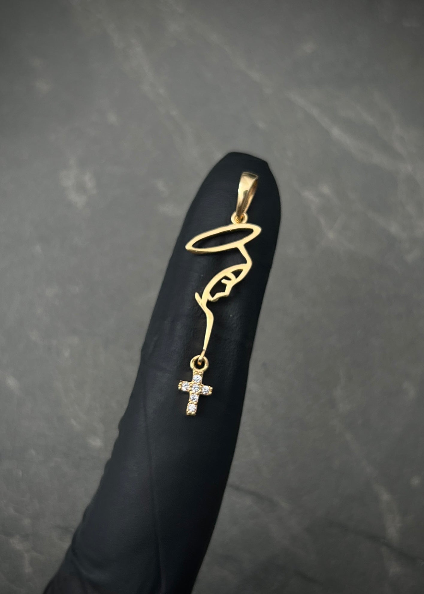 Dije virgen maria con swarovski blanco 1.05gr / Largo 3.5cm / Oro Amarillo Nac P