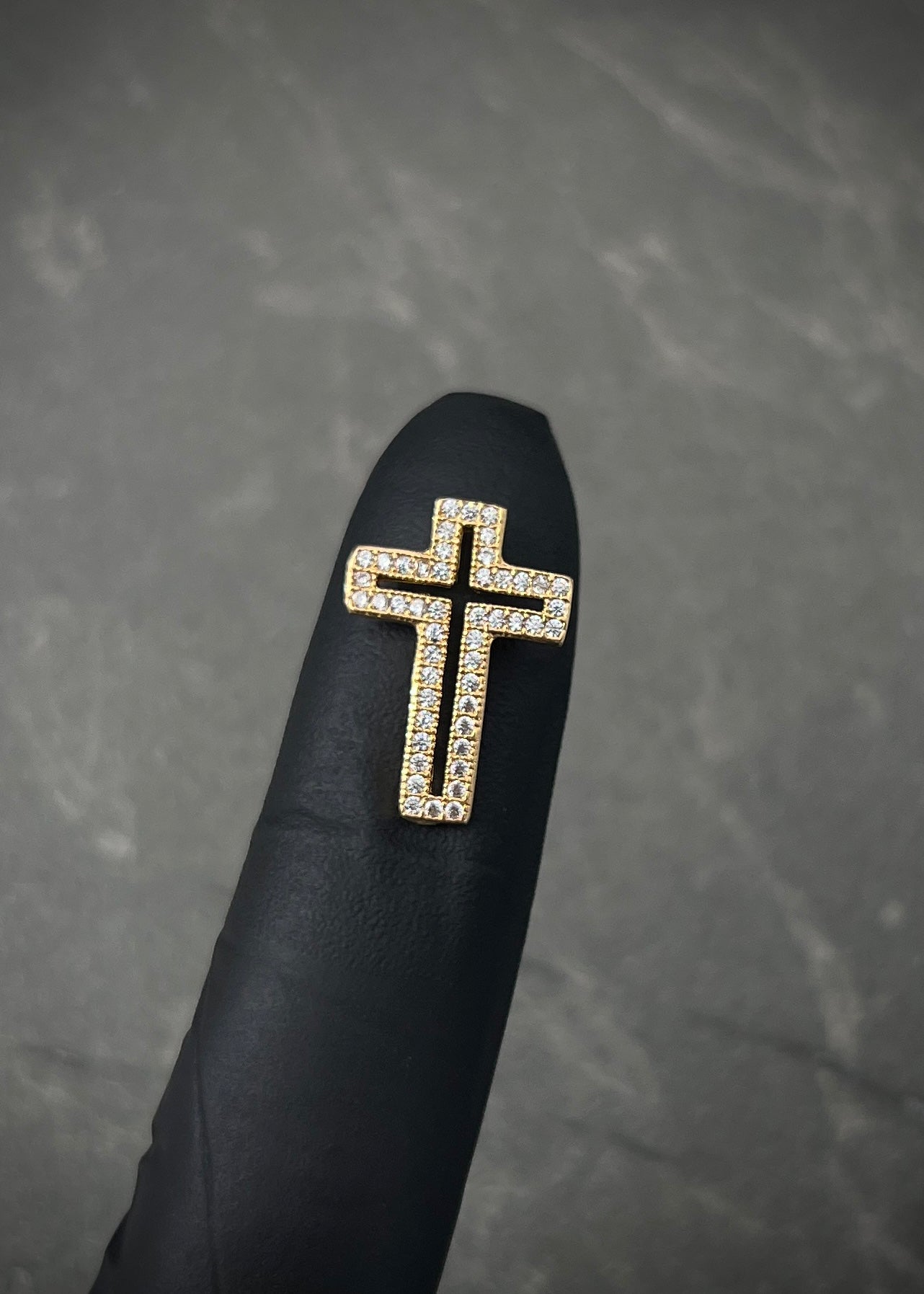 Dije cruz con swarovski blanco 1.15gr / Largo 1.7cm / Oro Amarillo Nac*