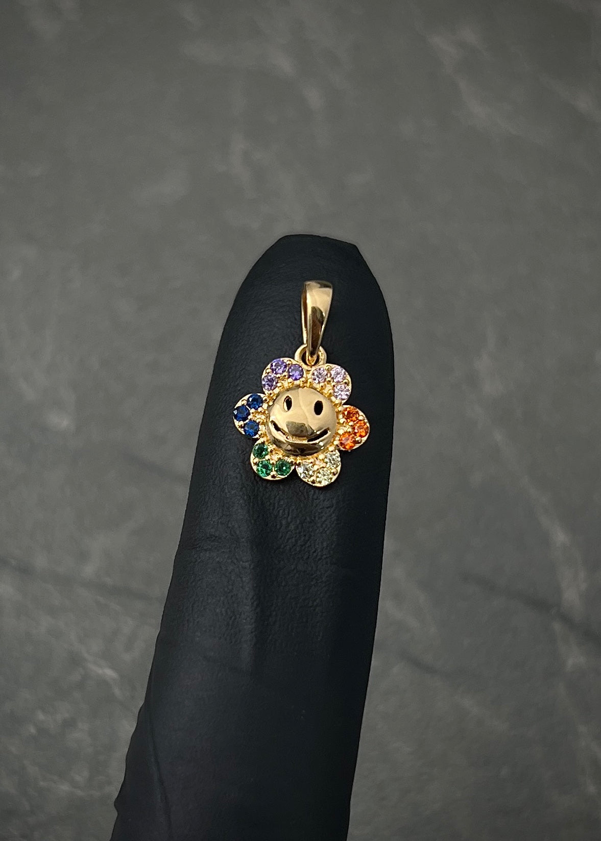 Dije flor con swarovski multicolor 1.05gr / Largo 1.5cm / Oro Amarillo Nac B