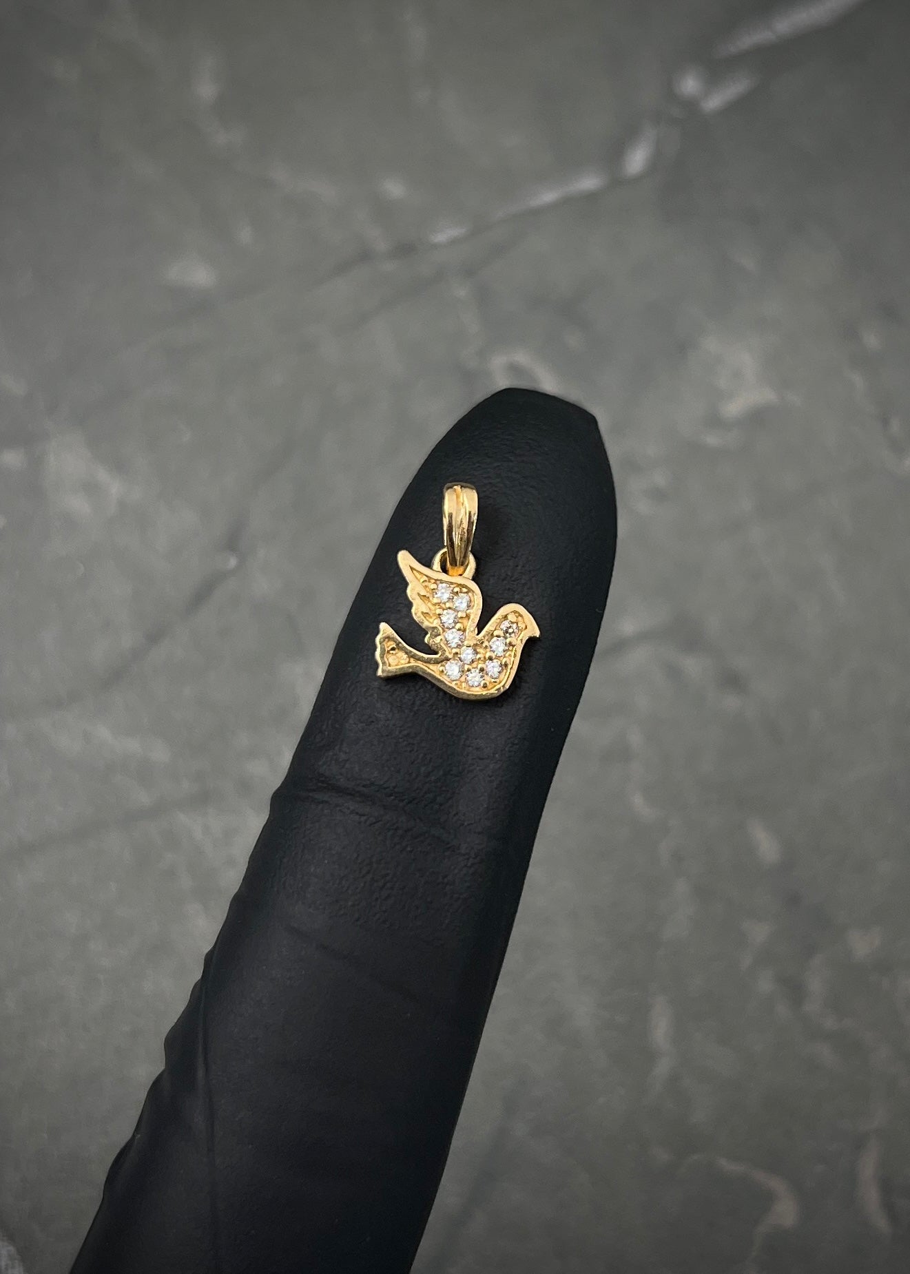 Dije paloma con swarovski blanco 0.8gr / Largo 1.3cm / Oro Amarillo Nac B