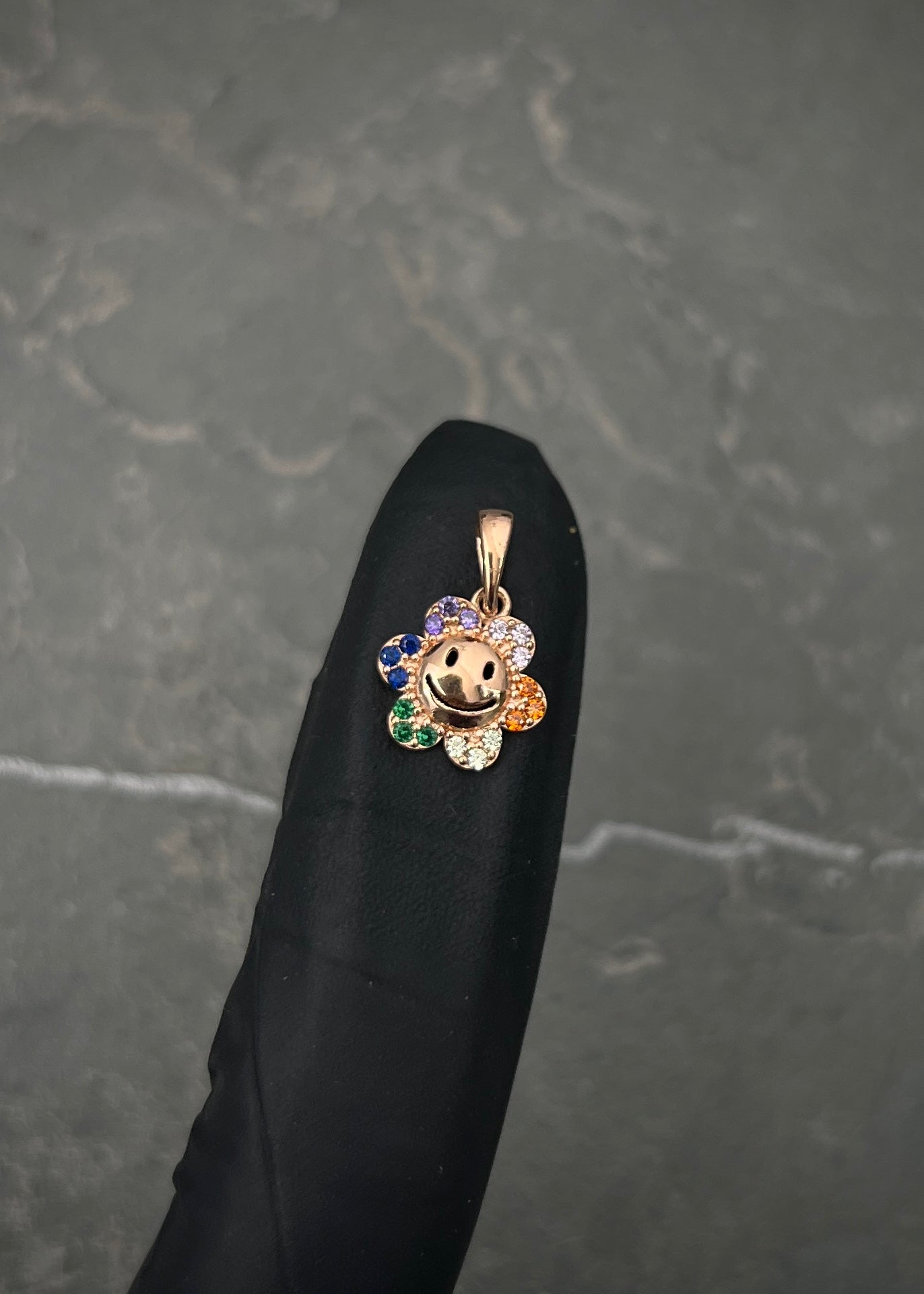 Dije flor con swarovski multicolor 0.95gr / Largo 1.6cm / Oro Rosado Nac P