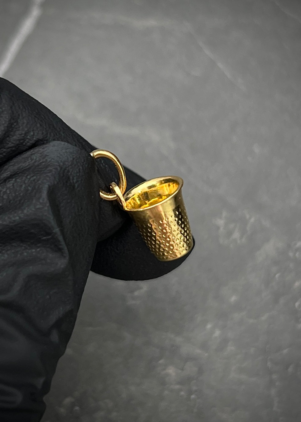 Dije de vaso 1.45gr / Largo 2cm / Oro Amarillo Nac B