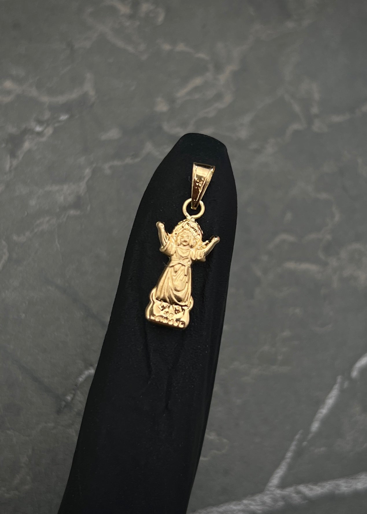 Dije del divino niño 0.5gr / Largo 2.1cm / Oro Amarillo Nac P
