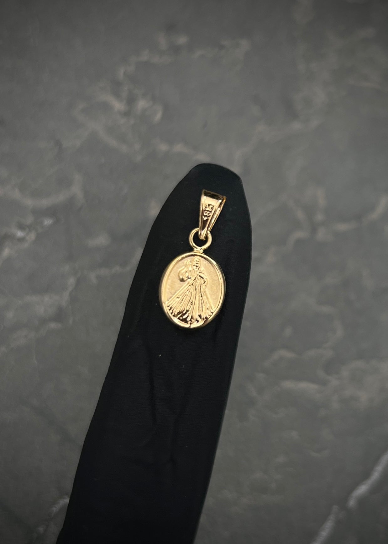 Dije jesus de la misericordia 0.45gr / Largo 1.3cm / Oro Amarillo Nac B