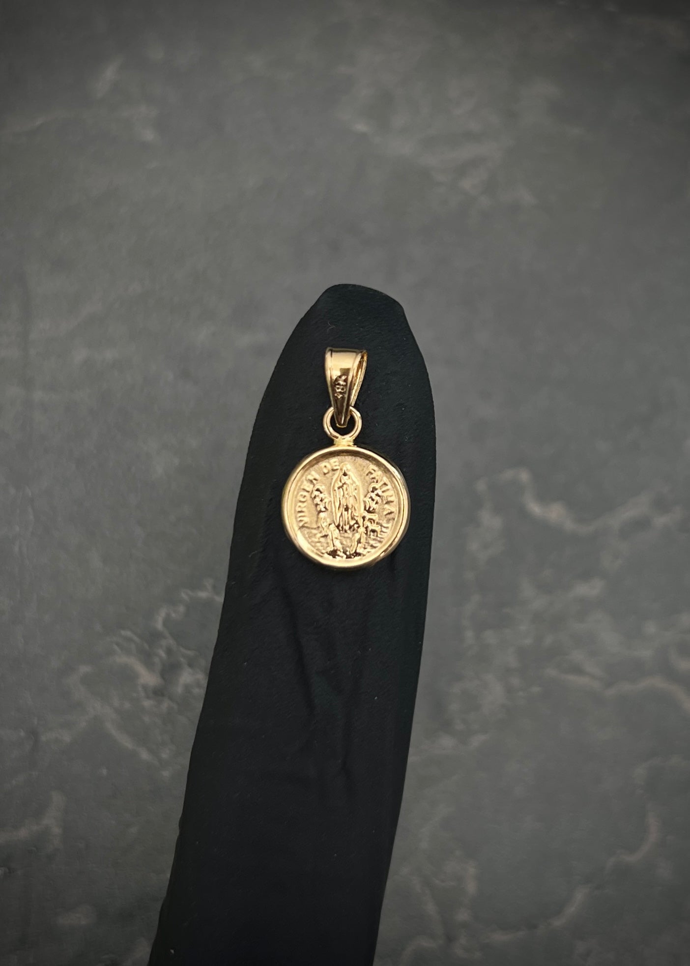 Dije virgen de fatima 0.5gr / Largo 1.7cm / Oro Amarillo Nac P