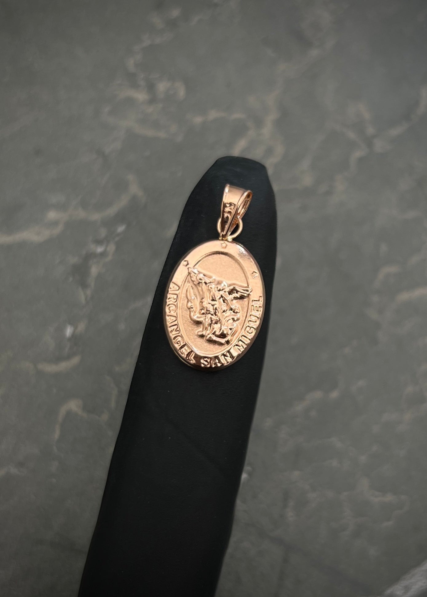 Dije arcangel san miguel 1.15gr / Largo 2.6cm / Oro Rosado Nac M