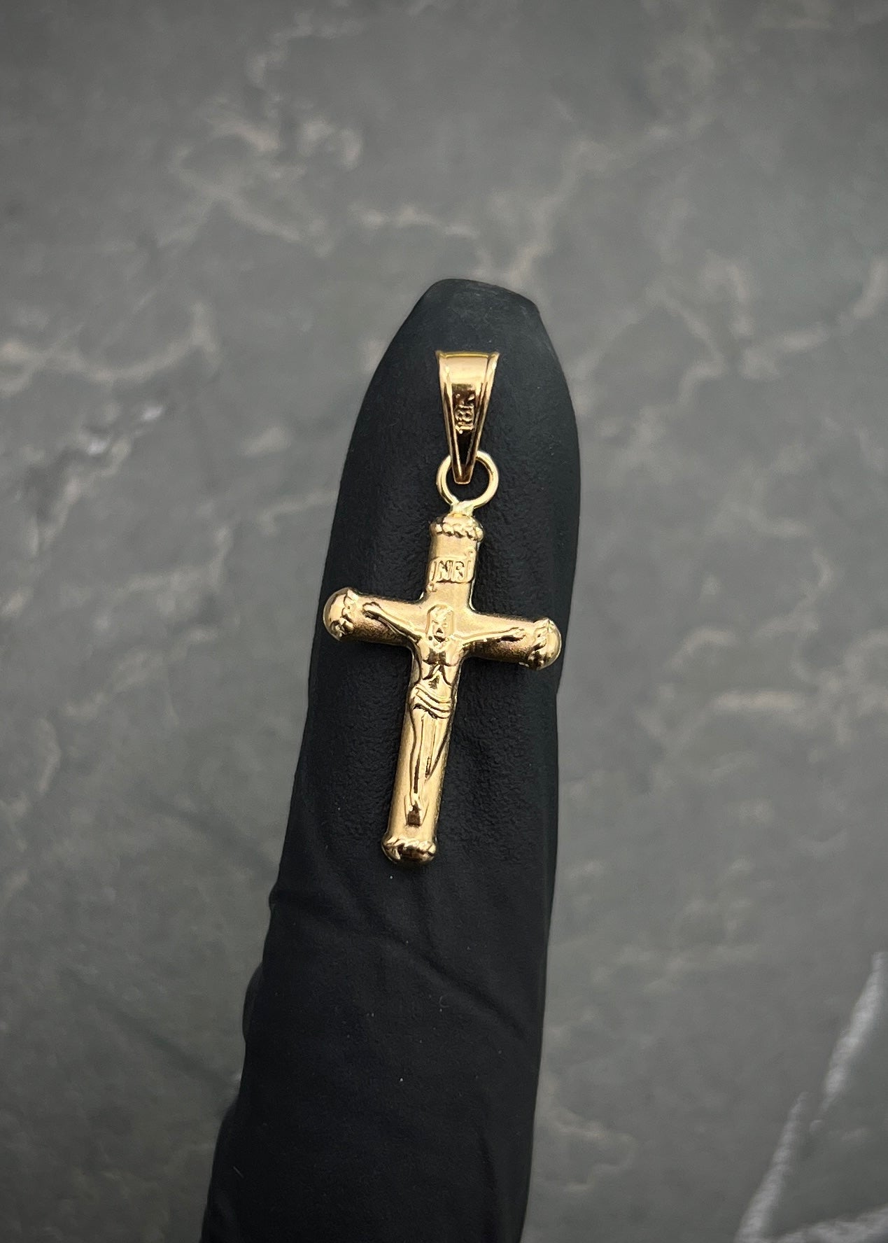 Dije cruz con cristo 0.7gr / Largo 2.9cm / Oro Amarillo Nac B