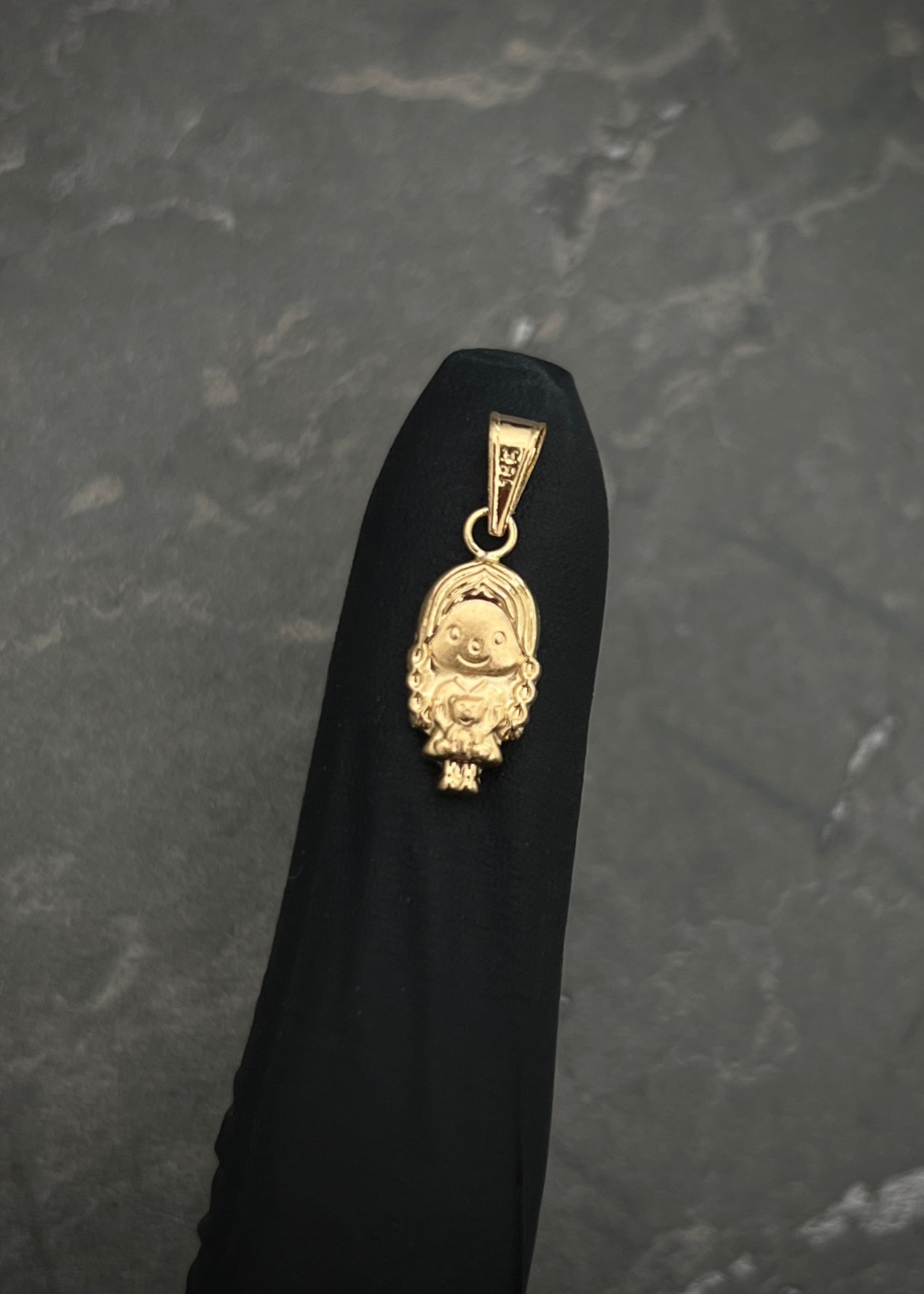 Dije niña 0.5gr / Largo 2cm / Oro Amarillo Nac M