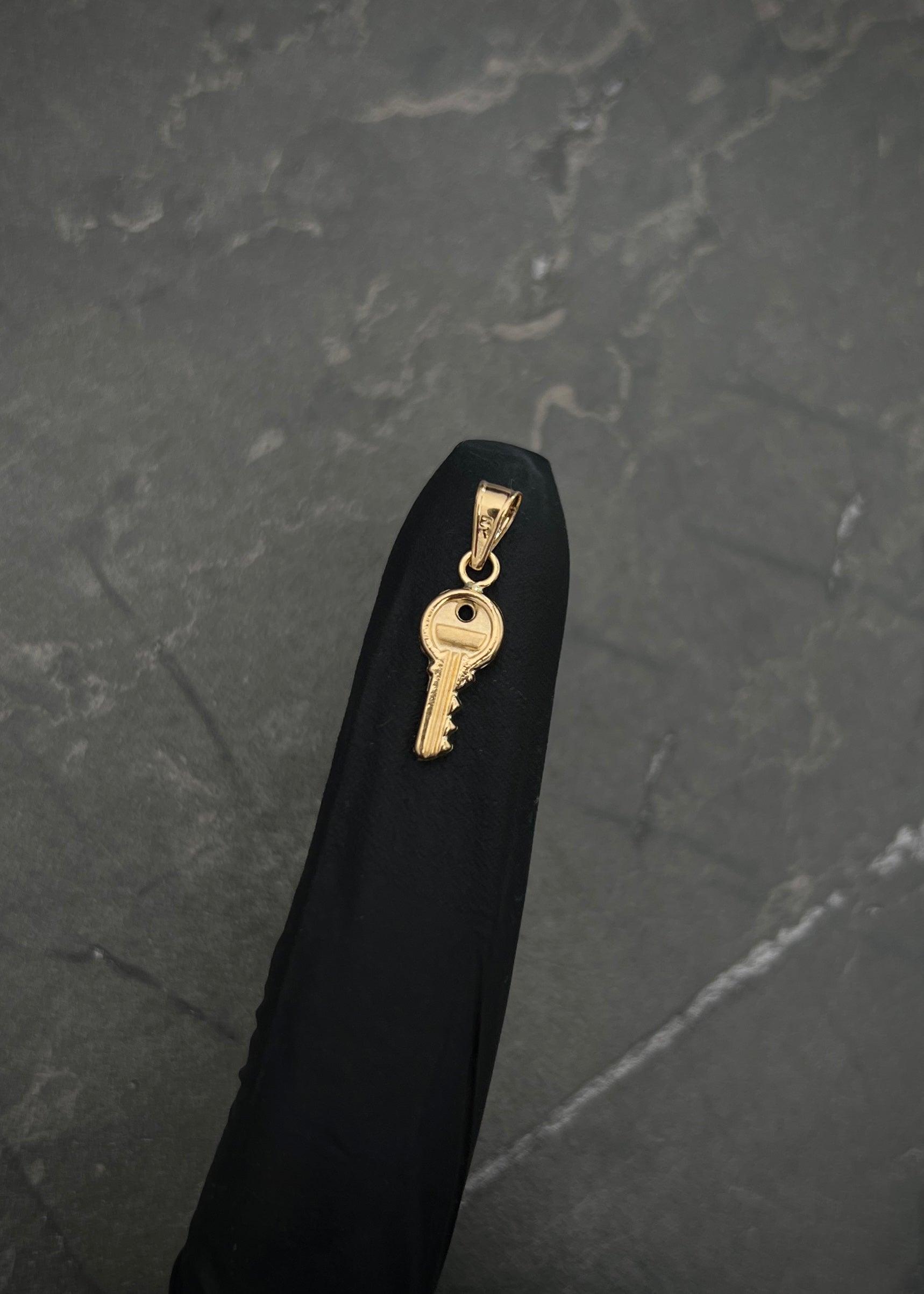 Dije llave 0.45gr / Largo 2cm / Oro Amarillo Nac M