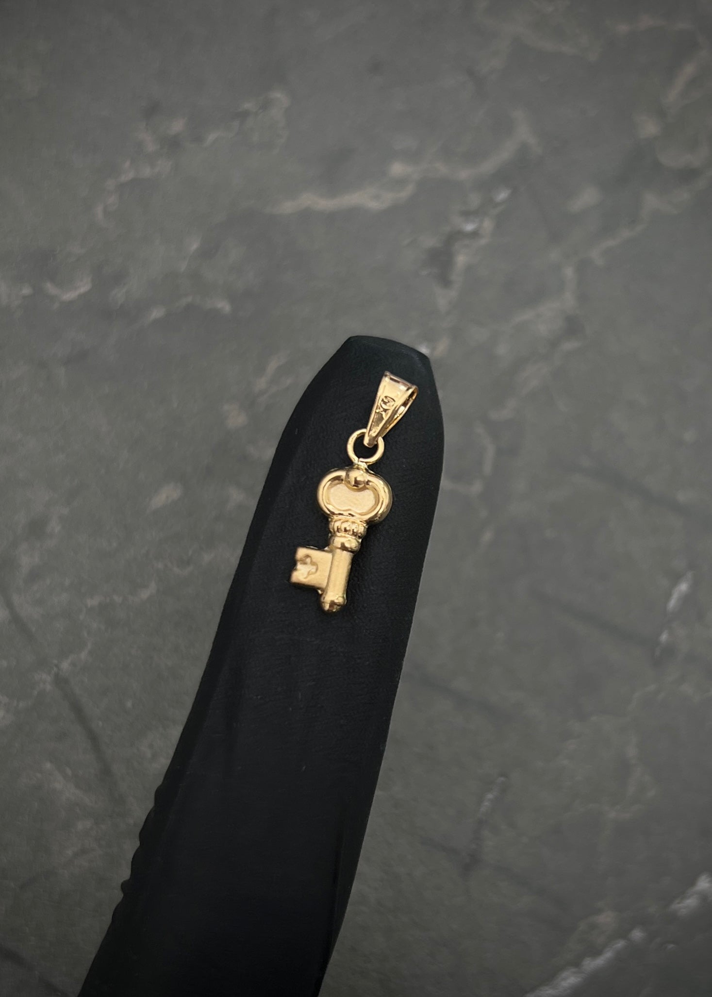 Dije llave 0.45gr / Largo 2cm / Oro Amarillo Nac B