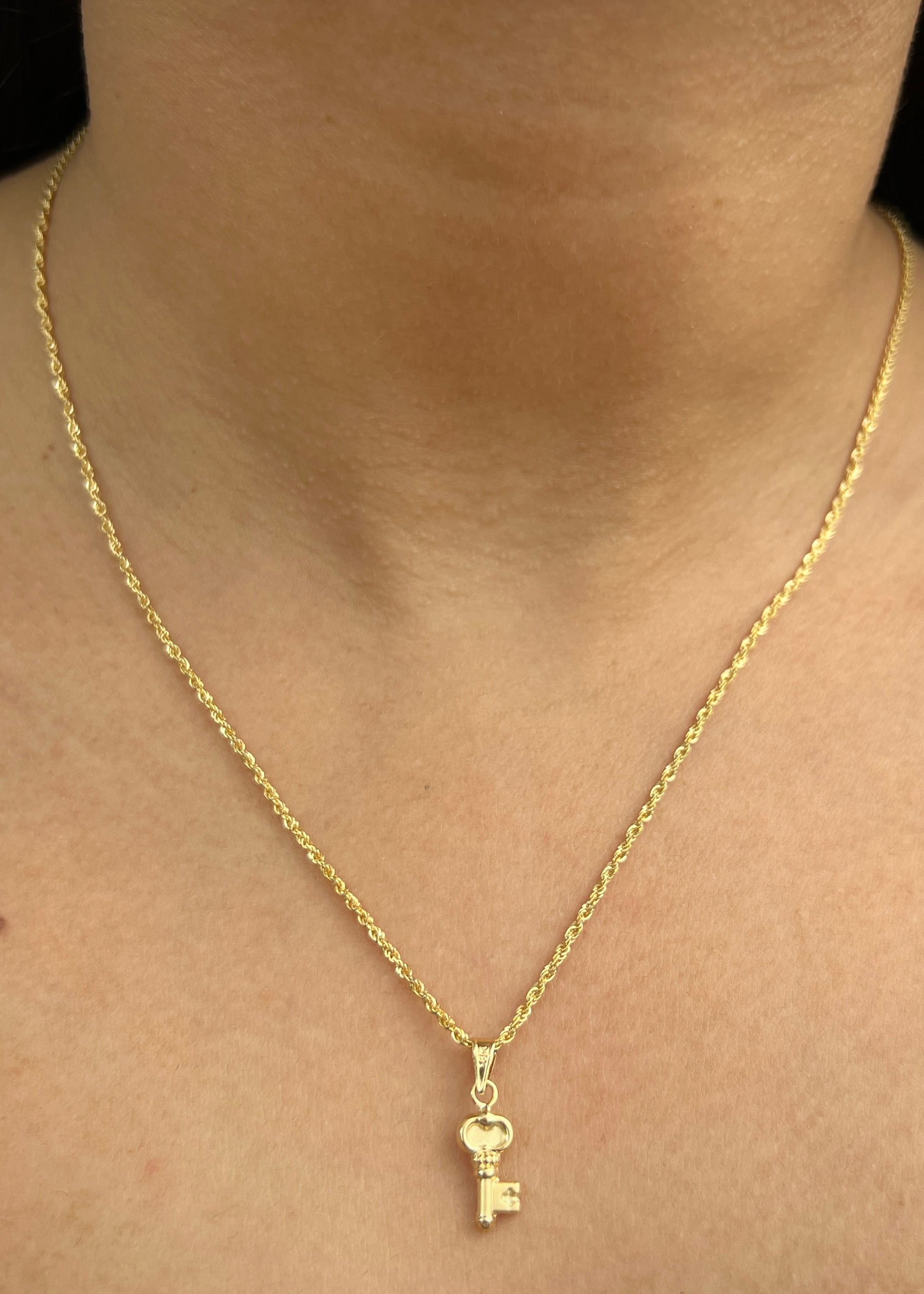 Dije llave 0.45gr / Largo 2cm / Oro Amarillo Nac B