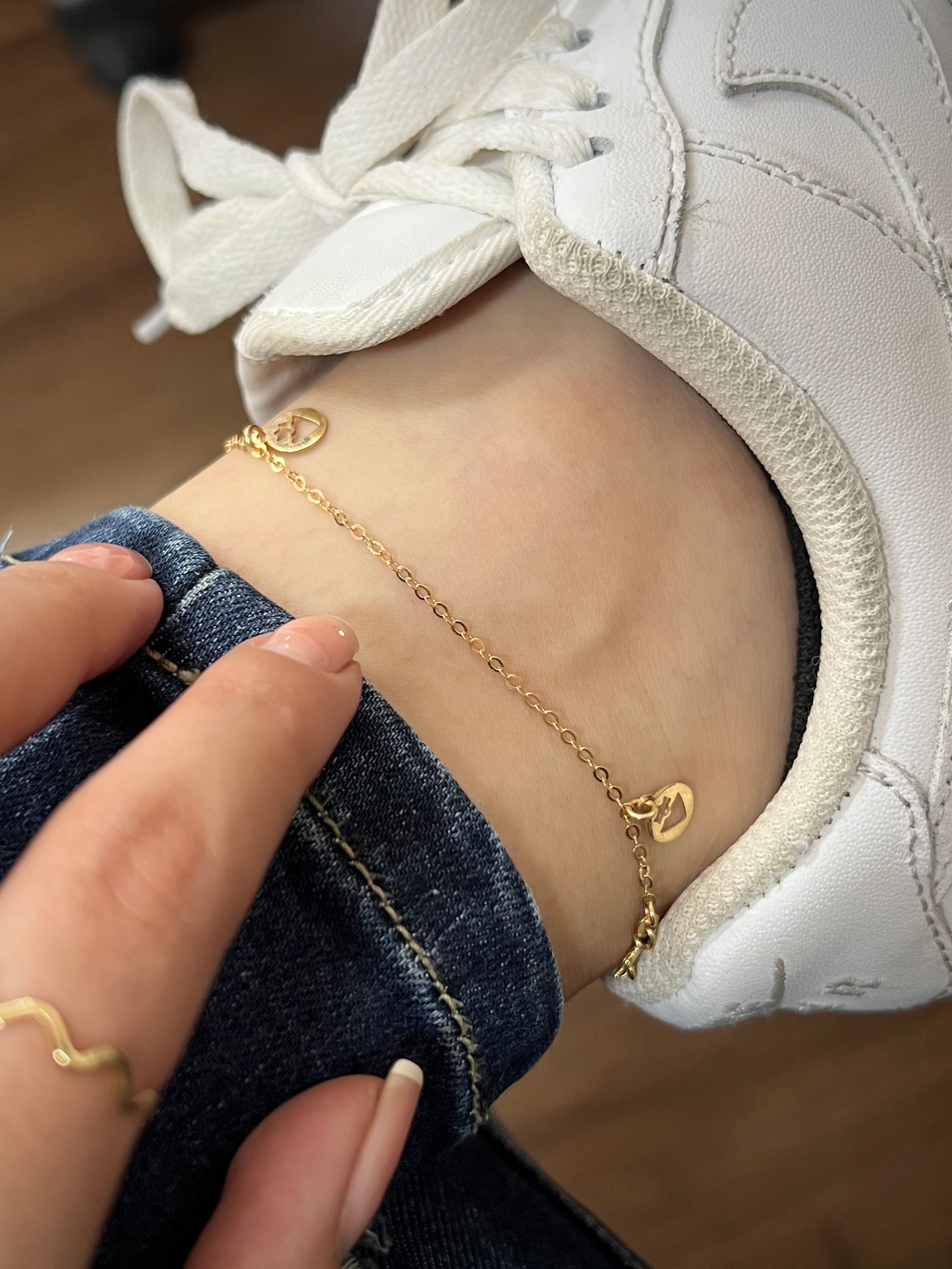 Tobillera Rolon Con Dijes  2.25gr / Largo 25cm / Oro Amarillo Italy + 5 M