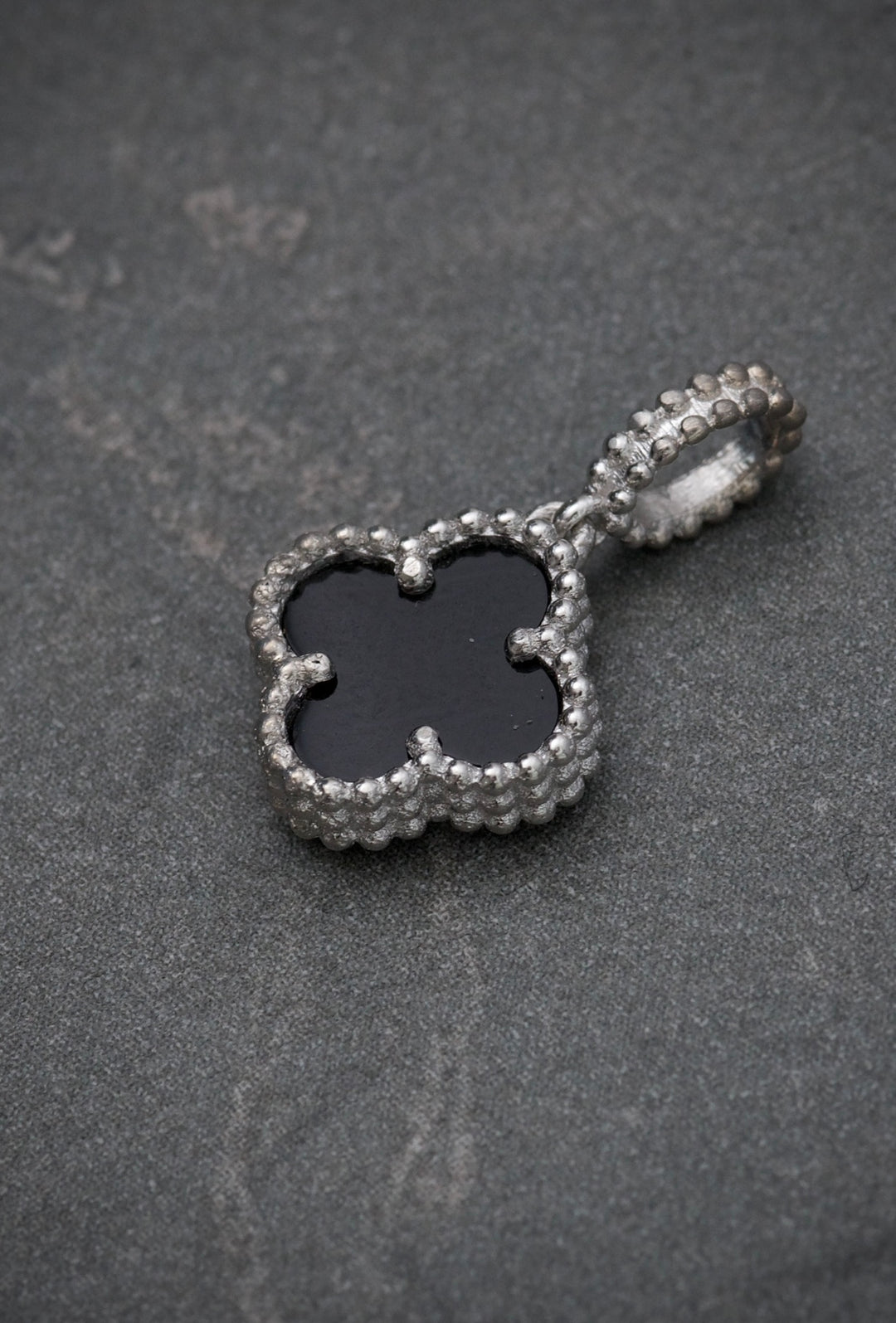 Dije lucky clover 1gr / 1.5cm — Oro Blanco