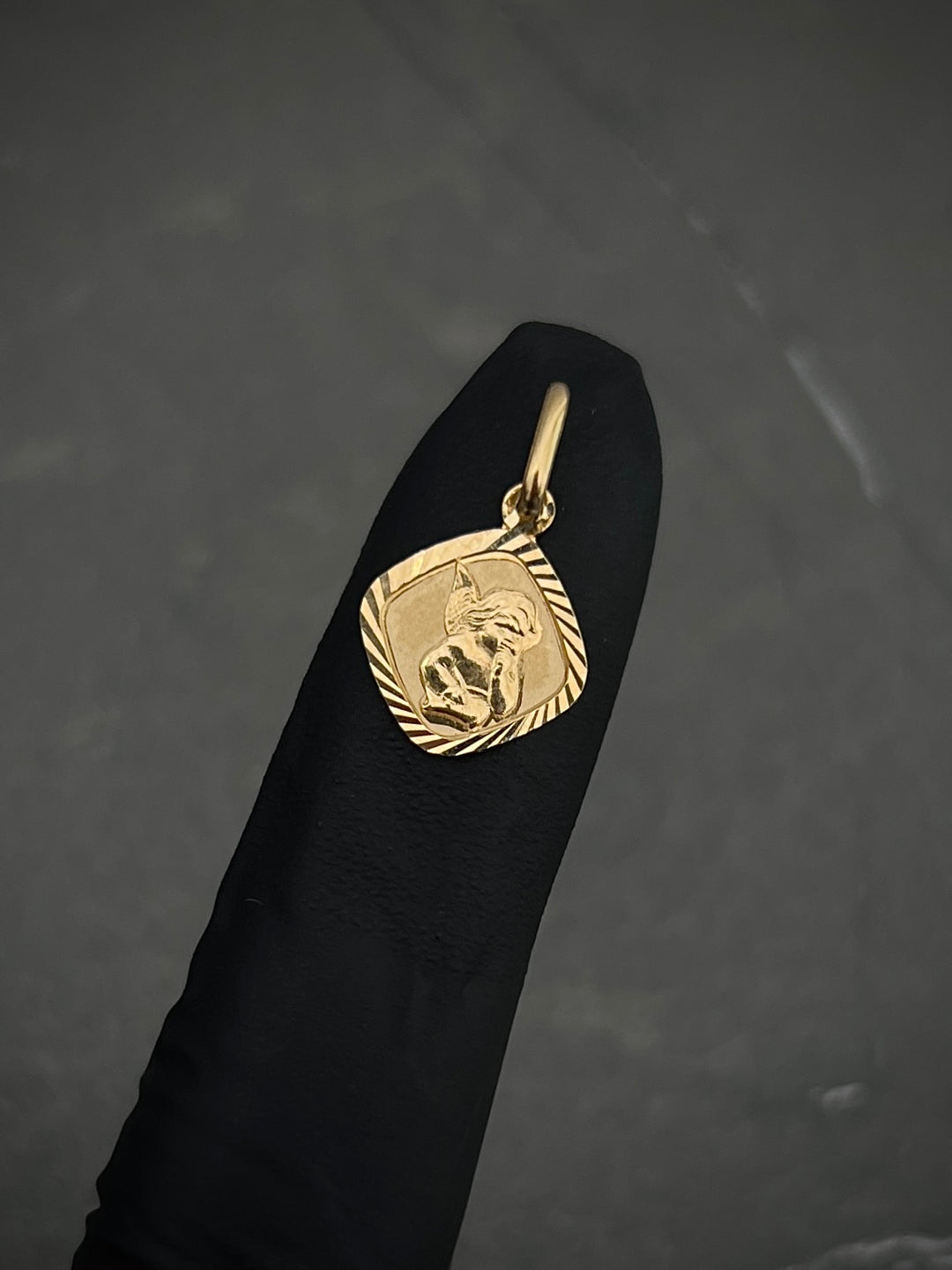 Dije medalla de angel 0.85gr / Largo 1.8cm — Oro Amarillo