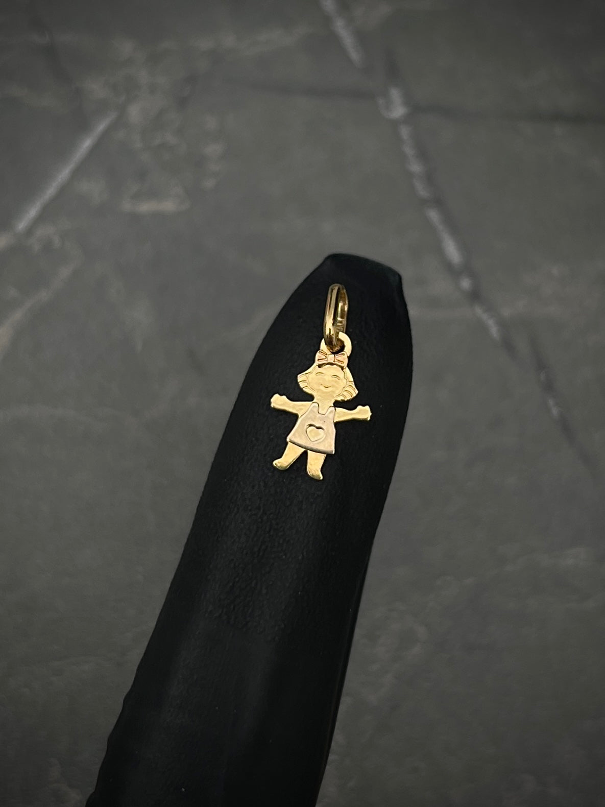 Dije niña 0.4gr / Largo 1.7cm / Oro Amarillo italy +3 B