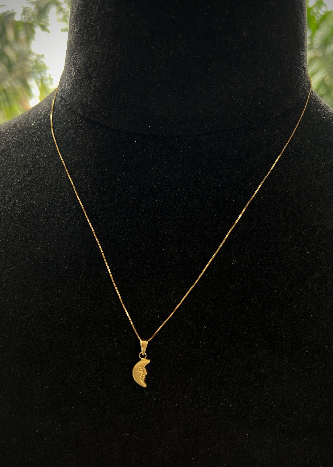 Dije de media luna 0.5gr — Oro Amarillo