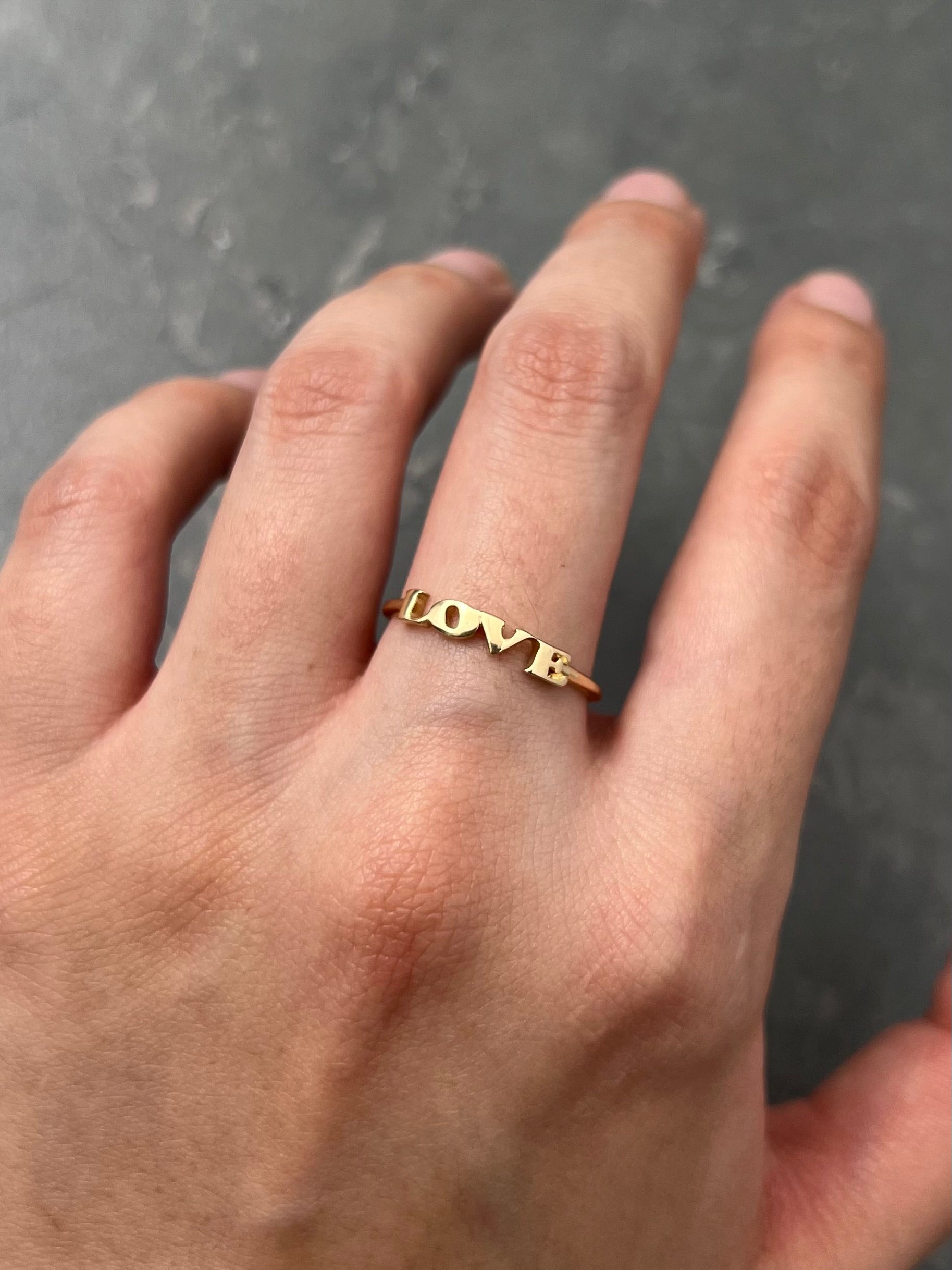 Anillo love 1.25gr / Talla 7 1/2 / Oro Amarillo Nac M