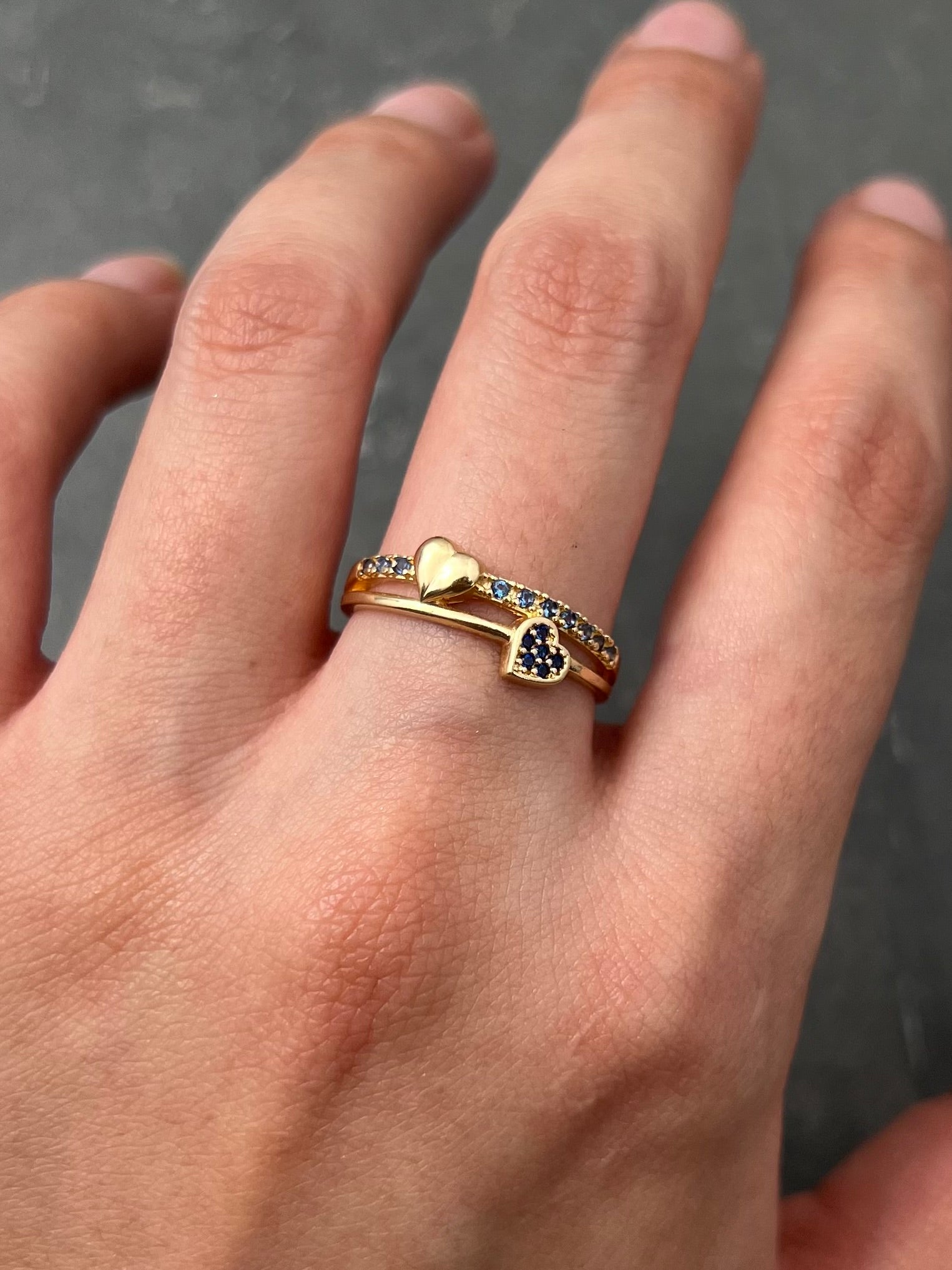 Anillo corazones con swarovski azul 2.3gr / Talla 7 1/ 4 / Oro Amarillo Nac B