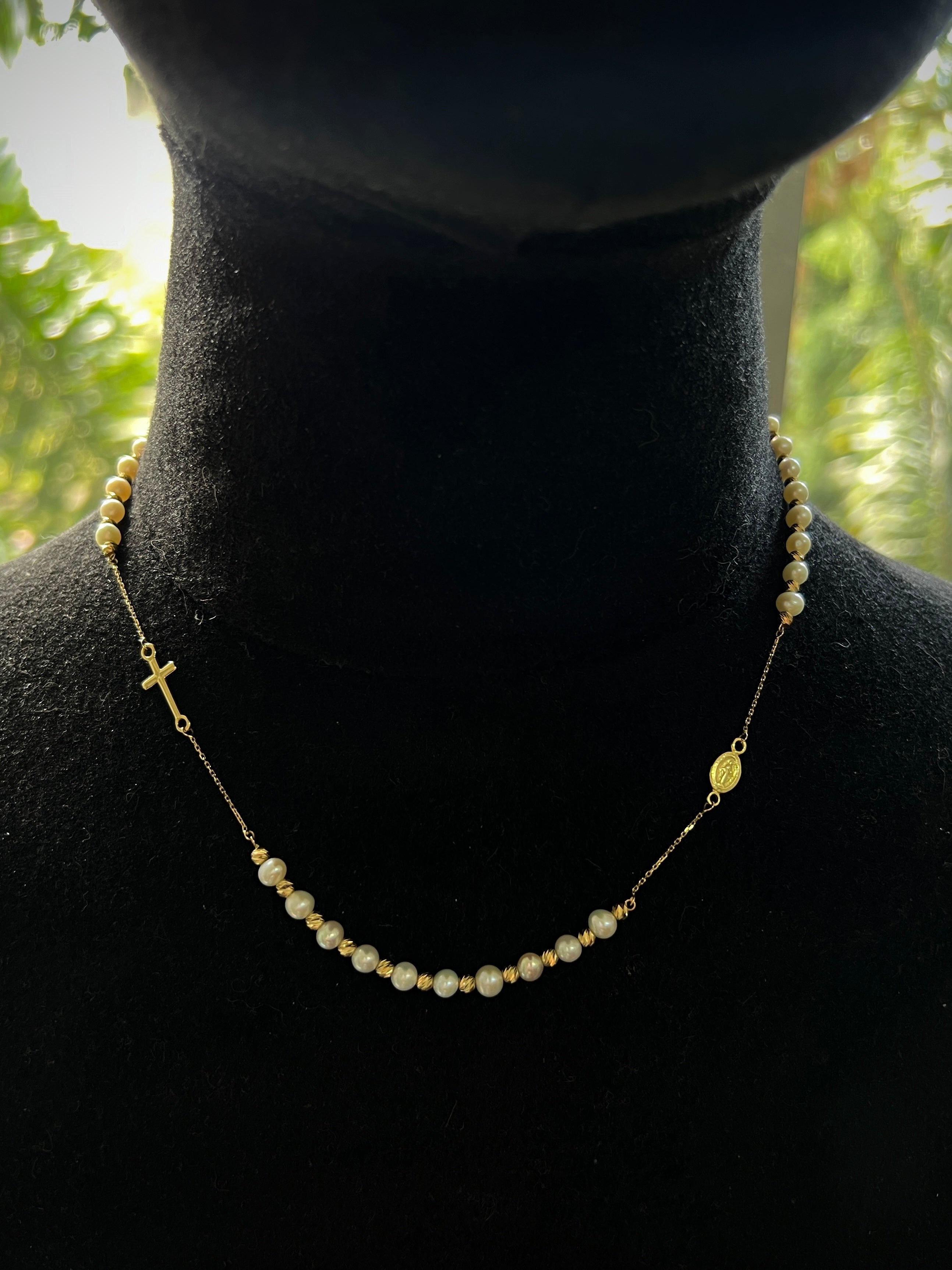 Cadena tipo Denario Virgen De La Milagrosa Con Perlas 8.4gr / Largo 45cm / Oro Amarillo Italy +3 B