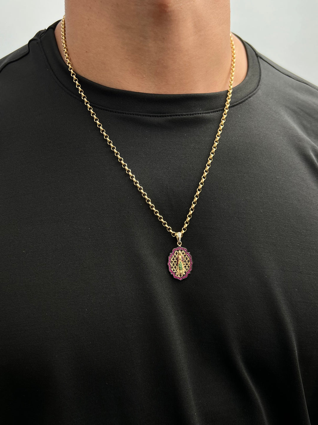 Dije virgen de guadalupe con swarovski fucsia 3.5gr / Largo 3.3cm — Oro Amarillo