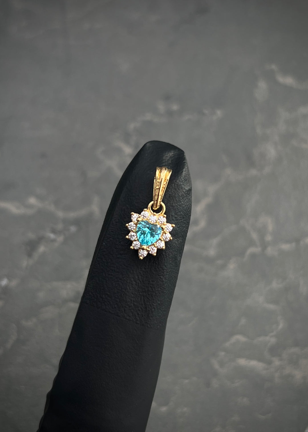Dije corazon con swarovski azul y blanco 1.2gr / Largo 1.4cm — Oro Amarillo