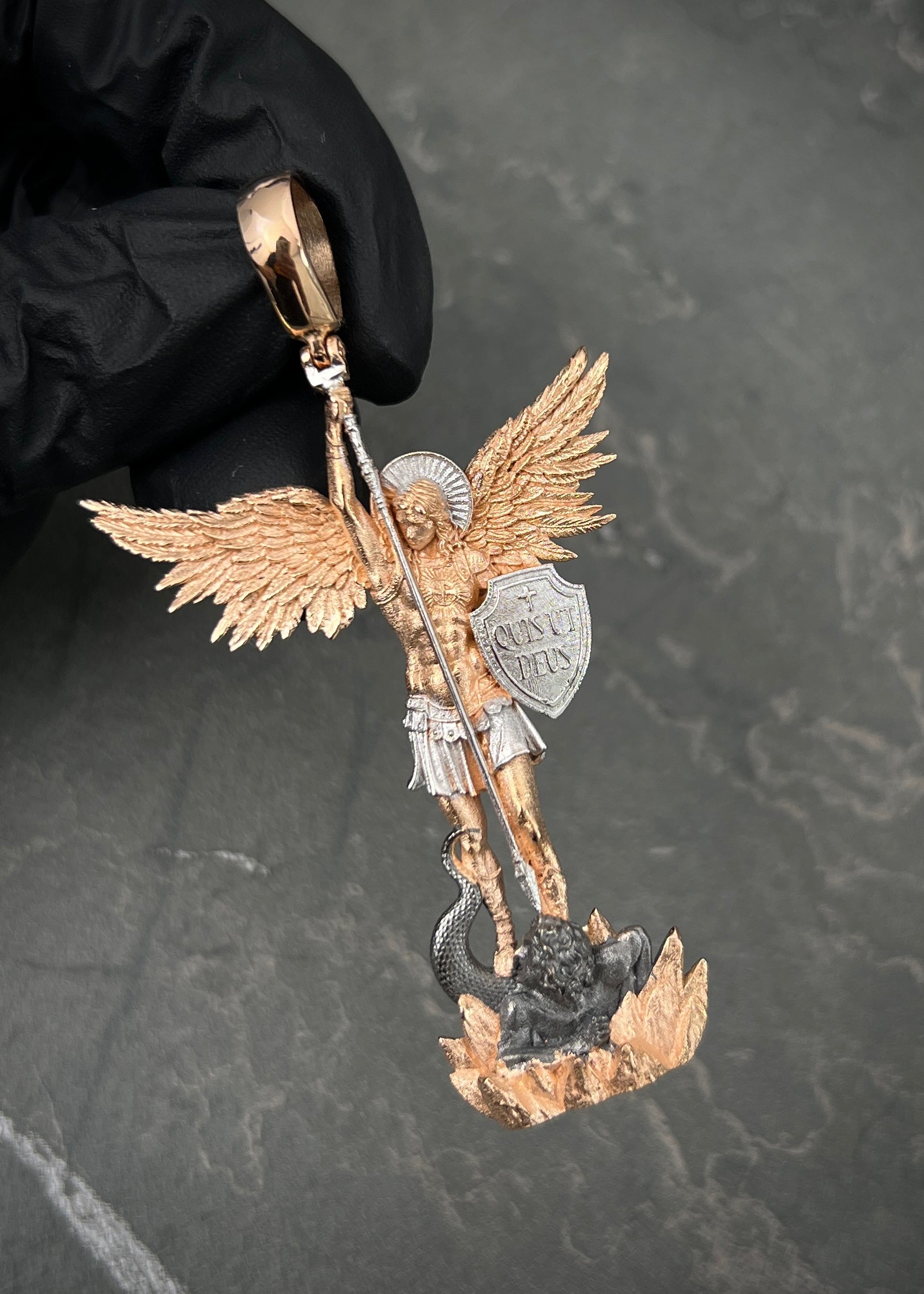 Dije arcangel san miguel 17.7gr / Largo 6.5cm / Dos Oros Nac M