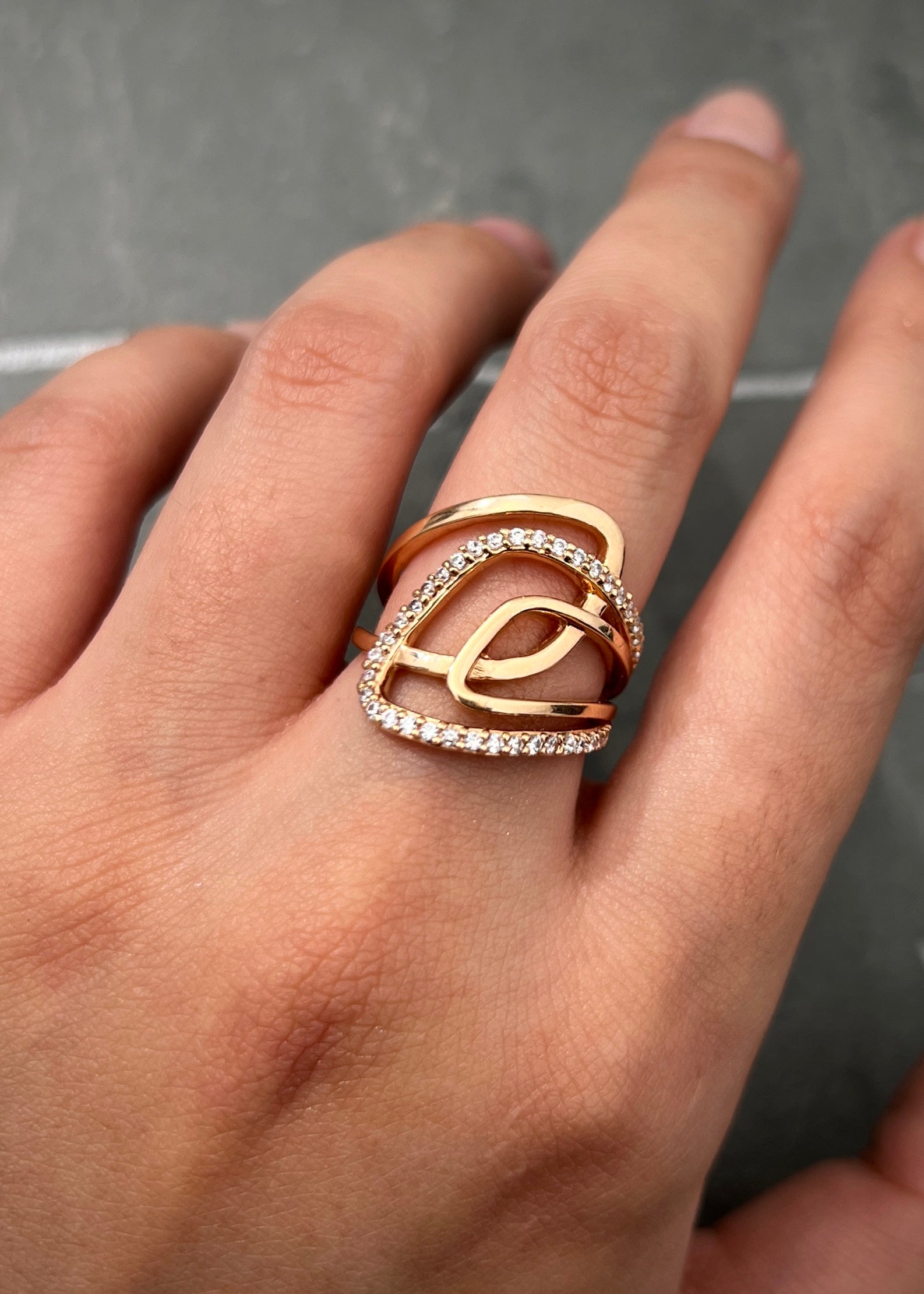 Anillo con swarovski blanco 6.35gr / TALLA 6 1/4 / Oro Rosado Nac M