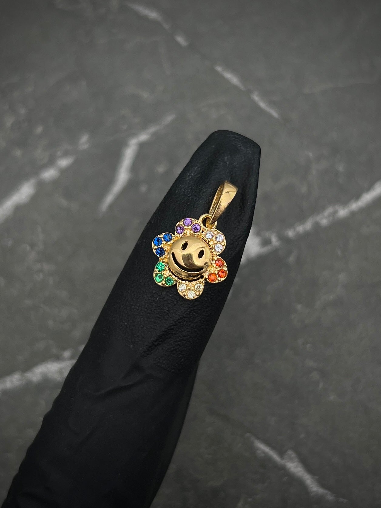 Dije De FLOR CON SWArovski Multicolor 0.9gr / Largo 1.6cm / Oro Amarillo Nac M