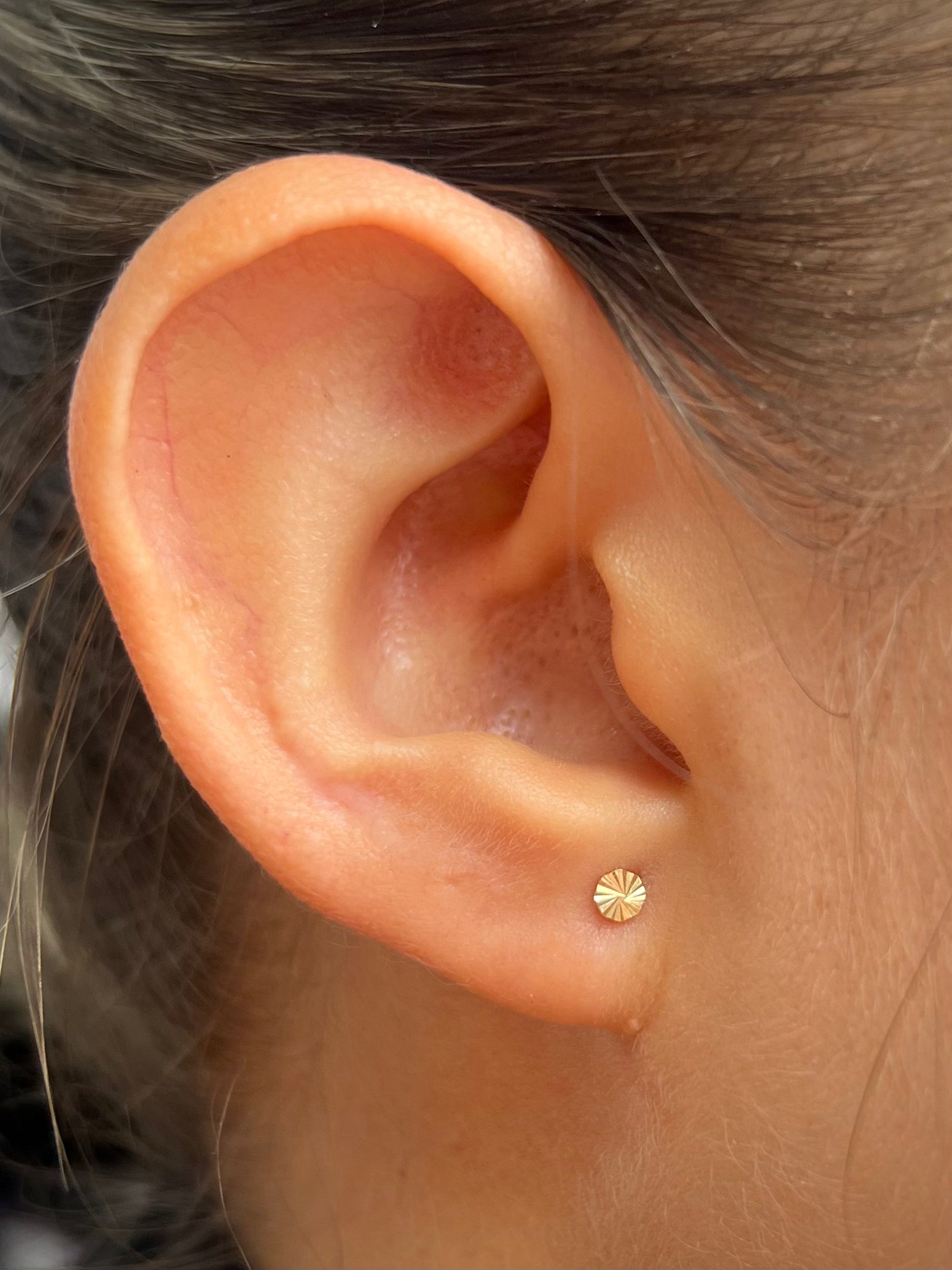 Topos Circulo DiamantadO 0.4gr / Largo 0.3cm / Oro Amarillo Nac M