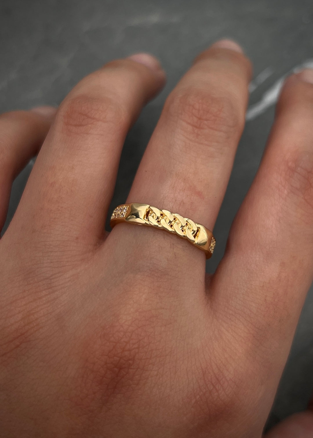 Anillo con swarovski blanco 2.45gr / TALLA 7 / Oro Amarillo Nac M
