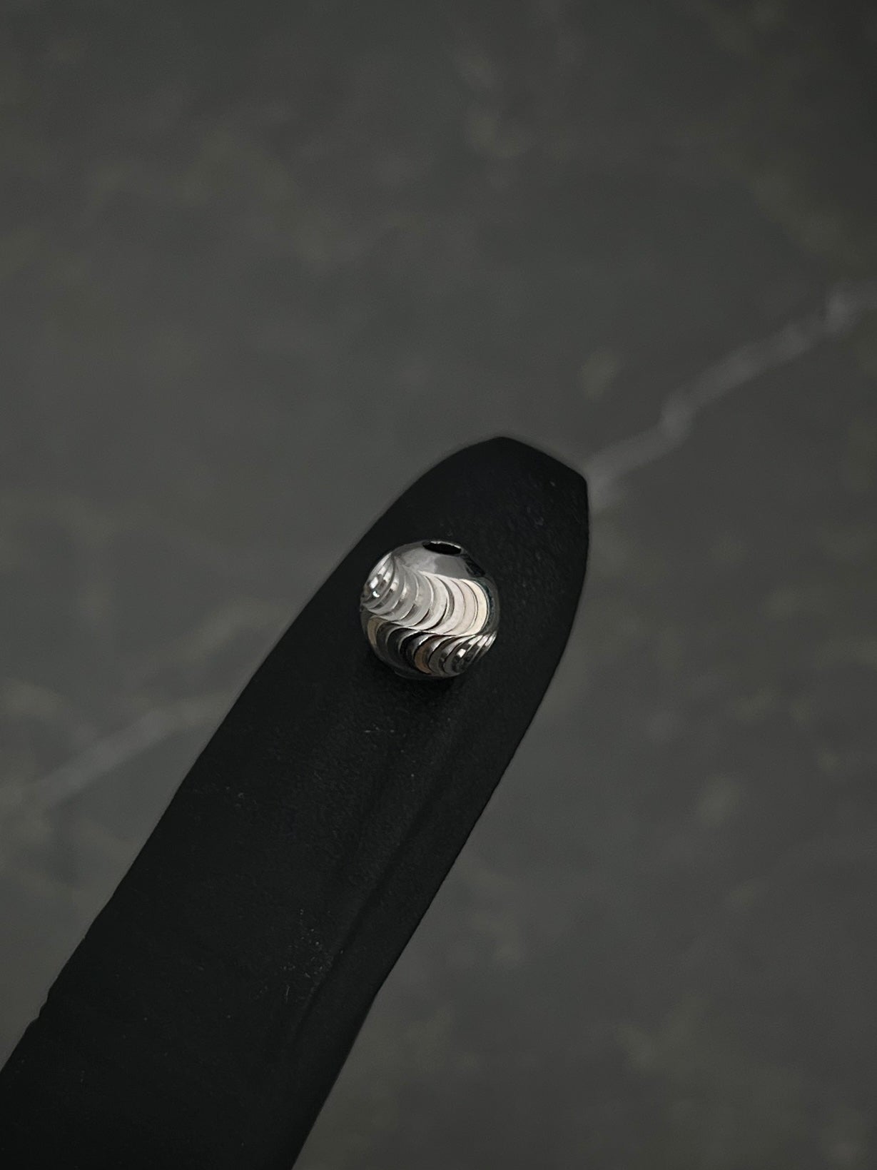 Bolas Diamantado Luna 0.5gr / Largo 0.8cm / Oro Blanco Nac B
