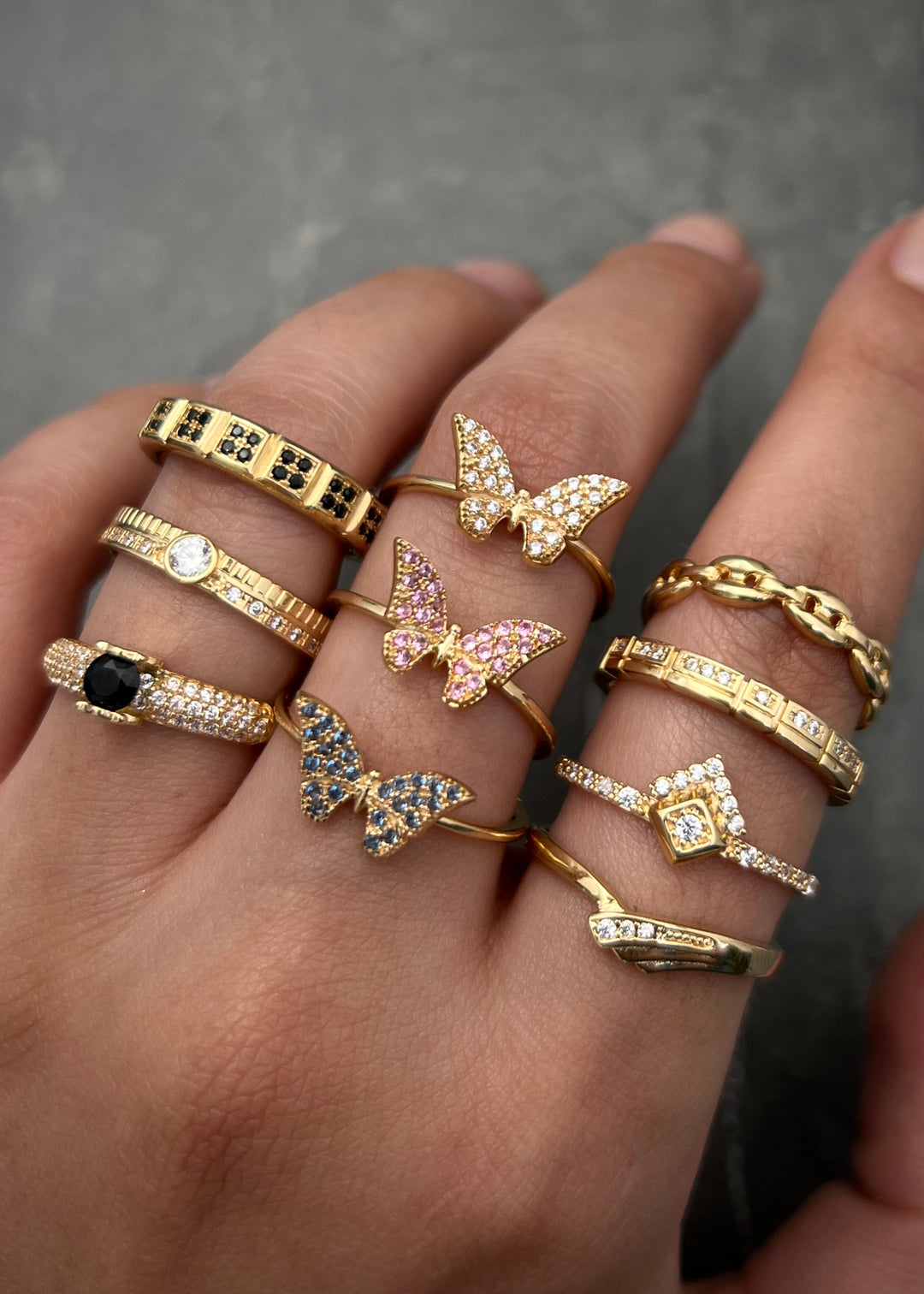 Anillo mariposa con swarovski azul 1.8gr / Talla 8 — Oro Amarillo