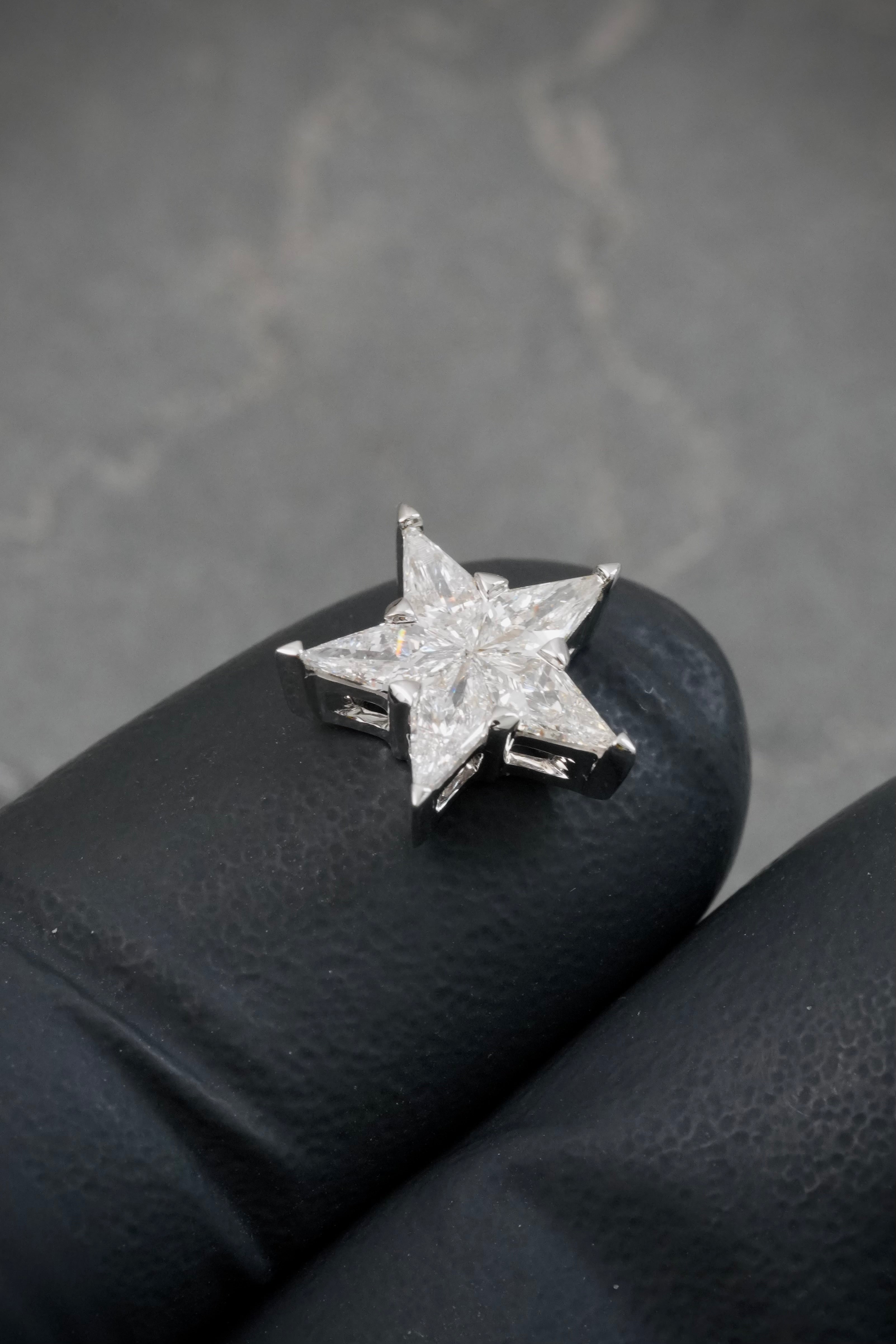 Dije Estrella con 53pts de Diamantes 0.9gr / 1cm / 11.5mm — Oro Blanco