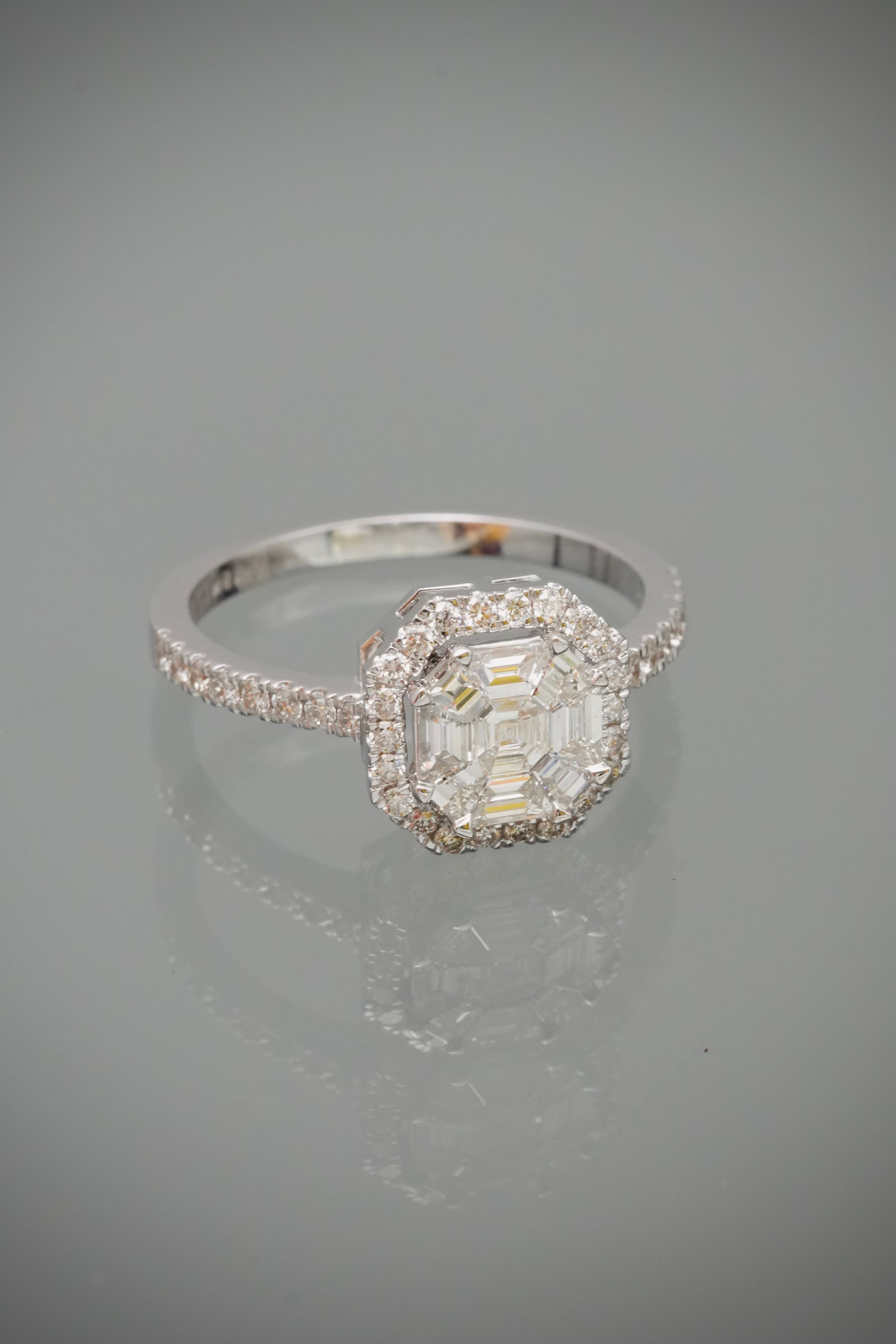 Solitario con 83pts de Diamantes 3.5gr / Talla 6 1/2 — Oro Blanco
