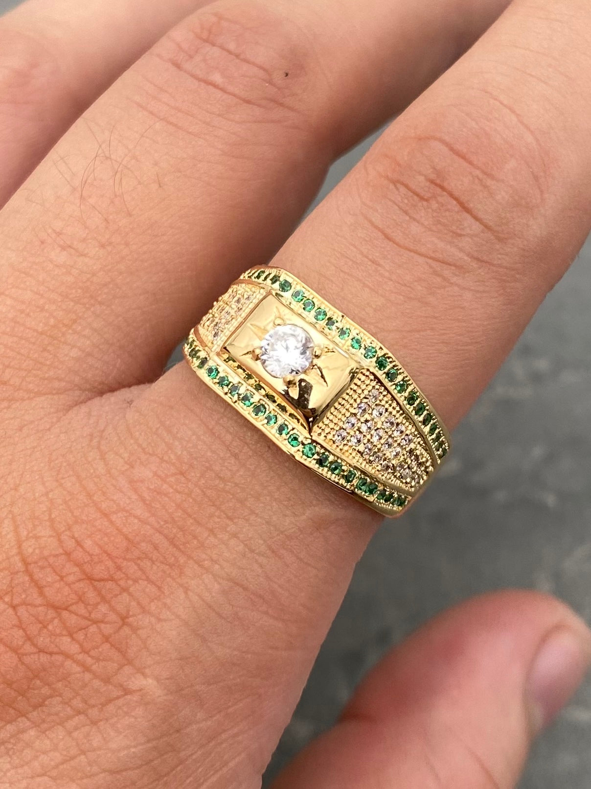 Anillo con Swarovski Verde y Blanco 5.9gr / Talla 10 — Oro Amarillo