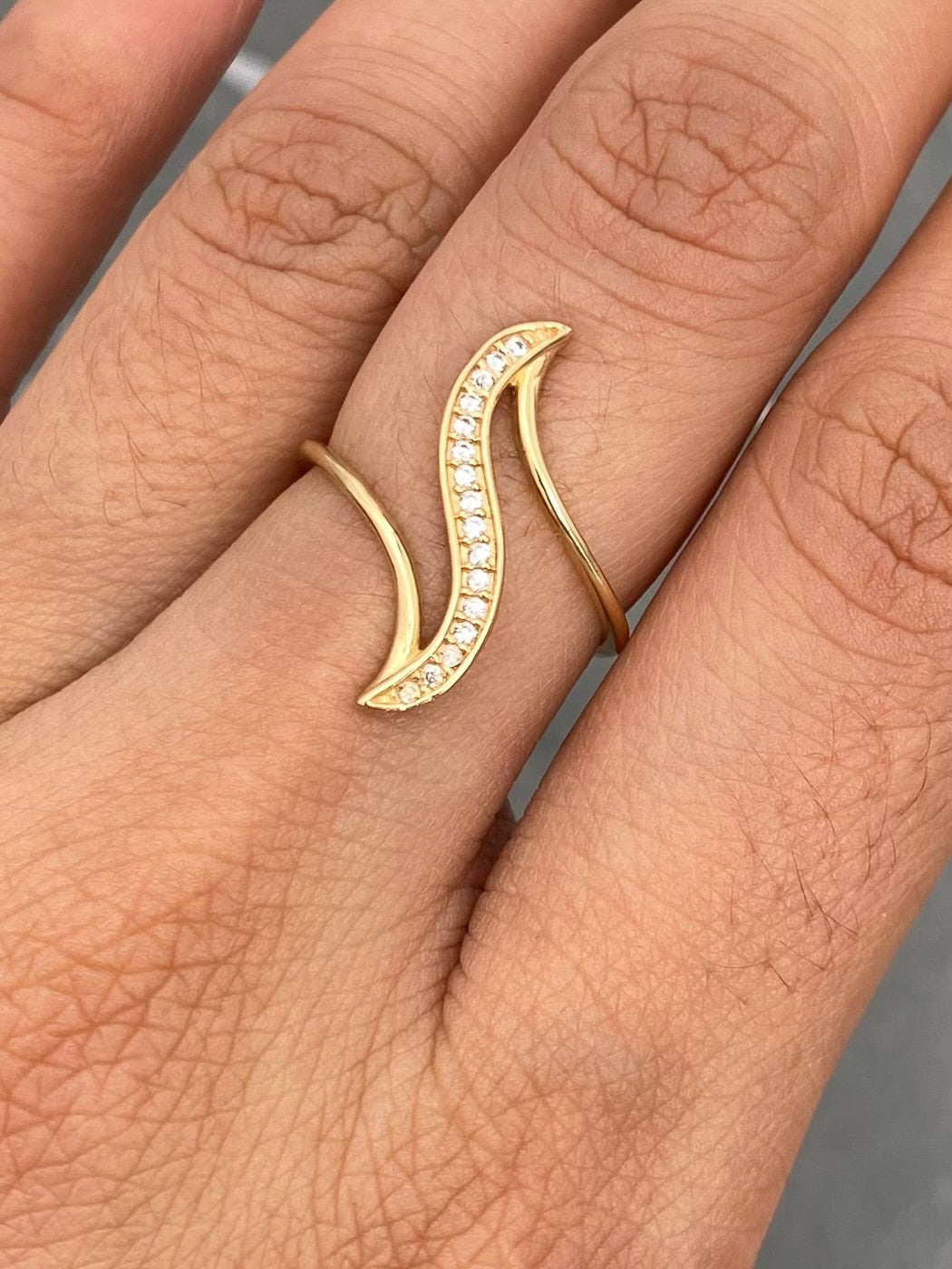 Anillo con Swarovski Blanco 1.6gr / Talla 5 1/4 — Oro Amarillo