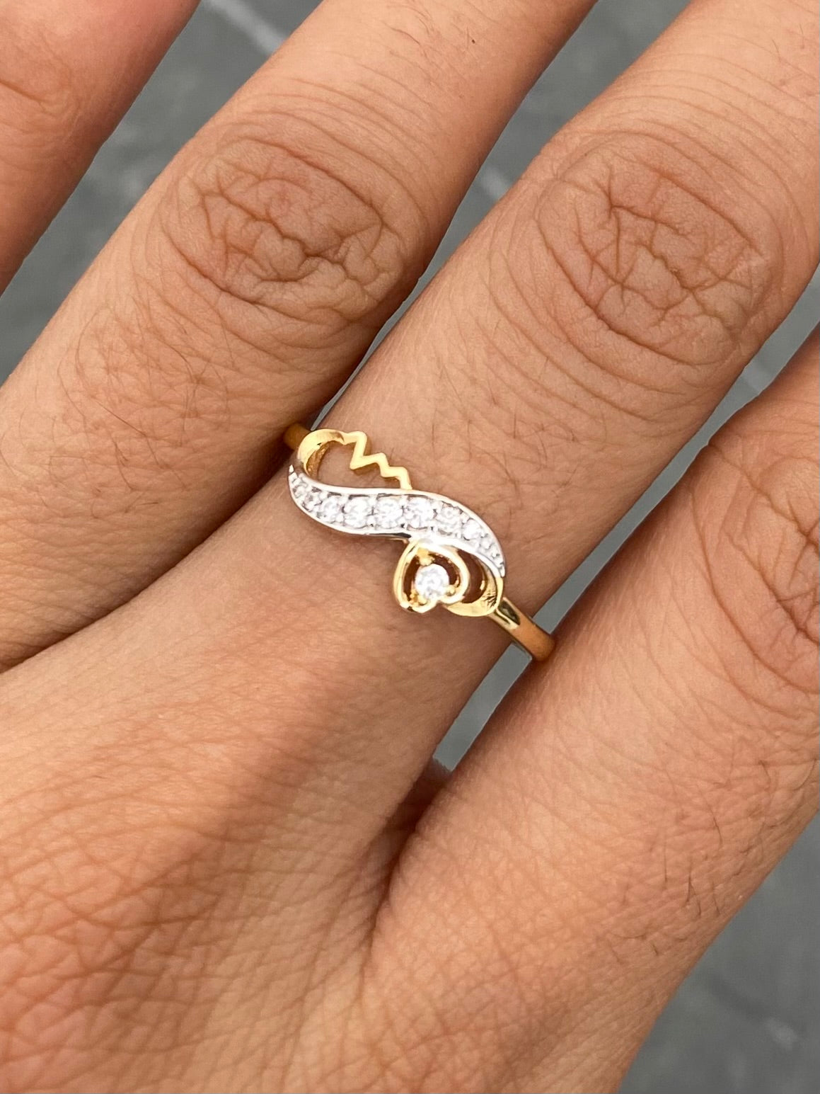 Anillo con Swarovski Blanco 1.6gr / Talla 6 3/4 — Oro Amarillo