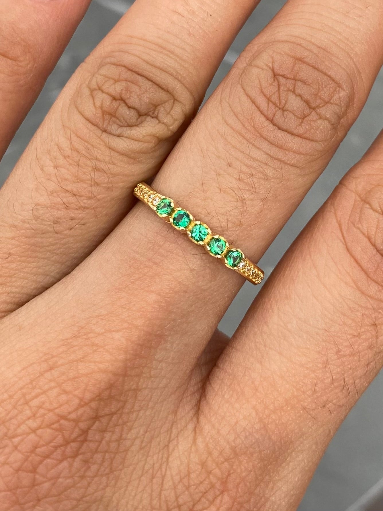 Anillo con Swarovski Verde y Blanco 1.85gr / Talla 6 1/4 — Oro Amarillo