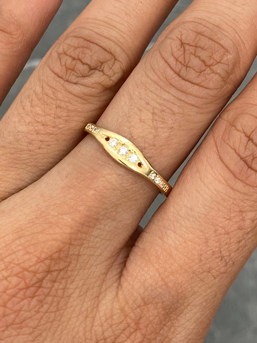 Anillo con Swarovski Blanco 1.55gr / Talla 6 3/4 — Oro Amarillo