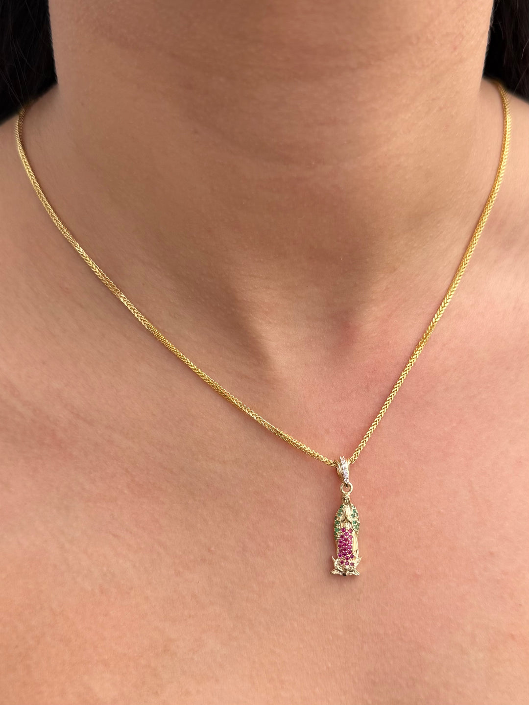 Dije Virgen de Guadalupe con Swarovski 2.4gr / 2.9cm / 7mm — Oro Amarillo