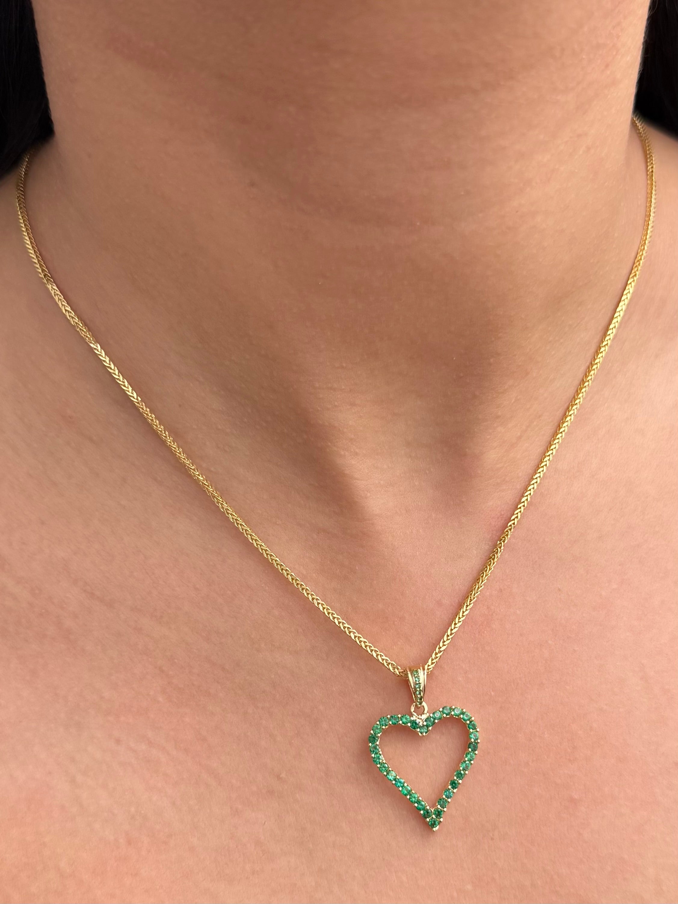 Dije Corazon con Swarovski Verde 1.95gr / 2.9cm / 19mm — Oro Amarillo