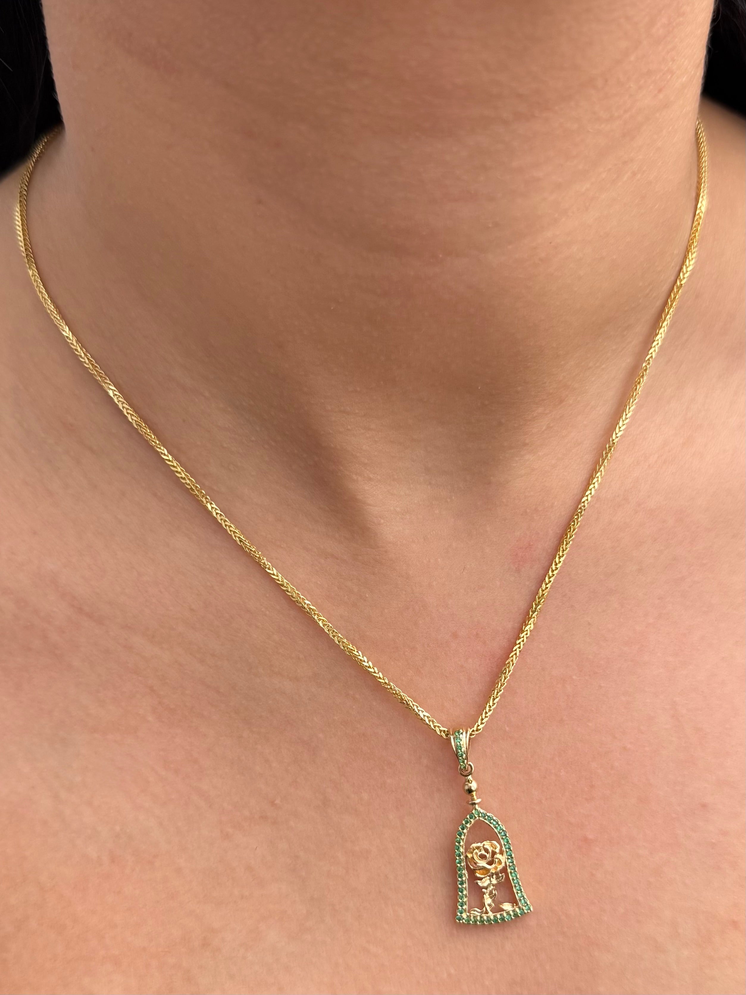 Dije Rosa con Swarovski Verde 2.3gr / 3.3cm / 13mm — Oro Amarillo
