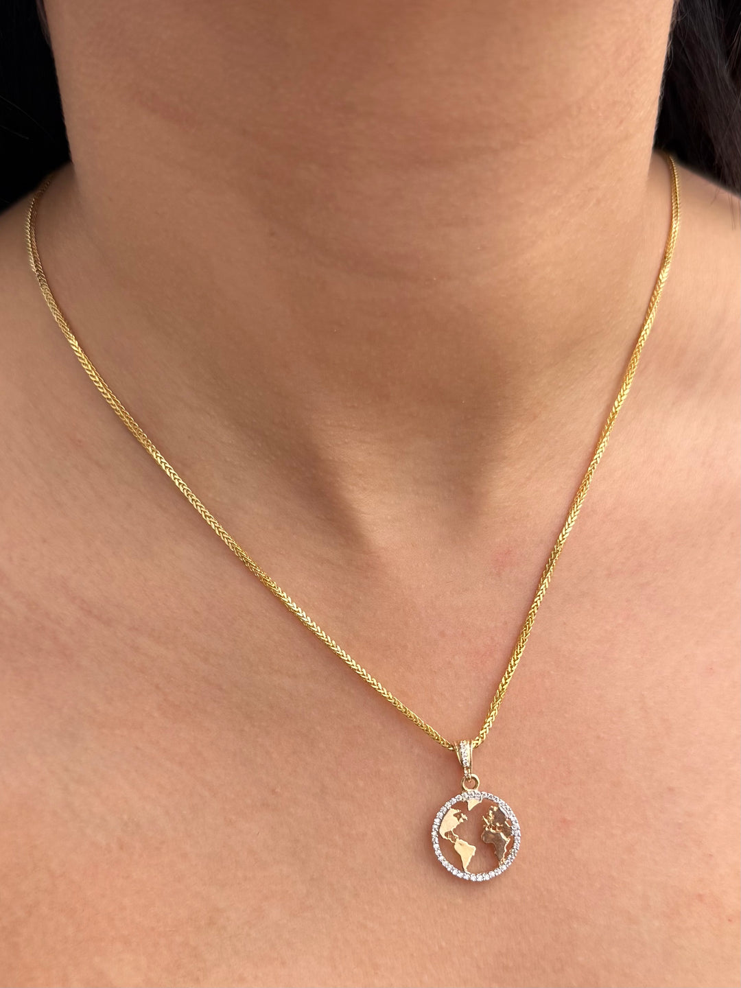 Dije Mundo 2gr / 2.5cm / 16mm — Oro Amarillo
