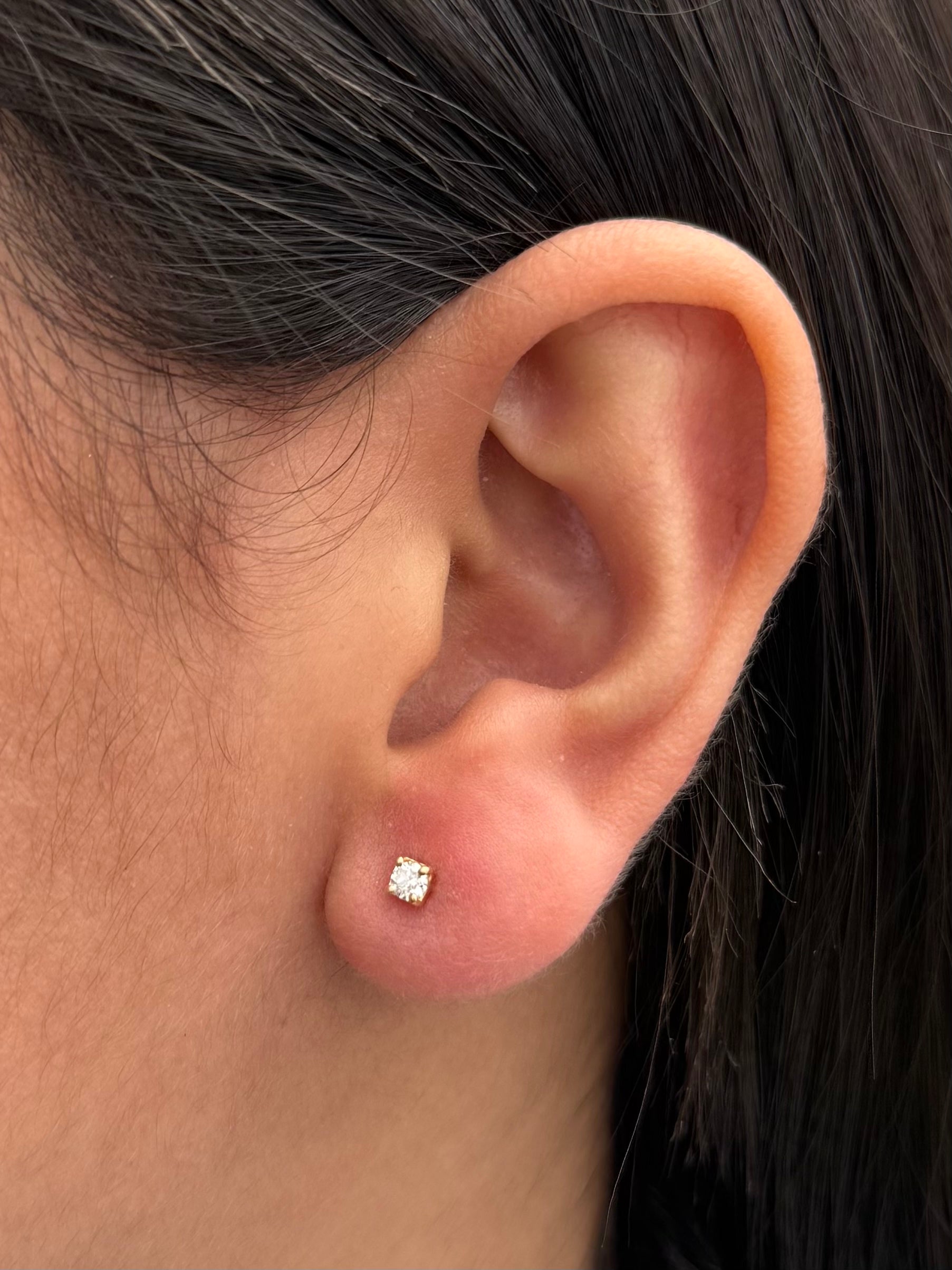 Topos con 21pts de Diamante 0.55gr / 0.3cm / 3.2mm — Oro Amarillo